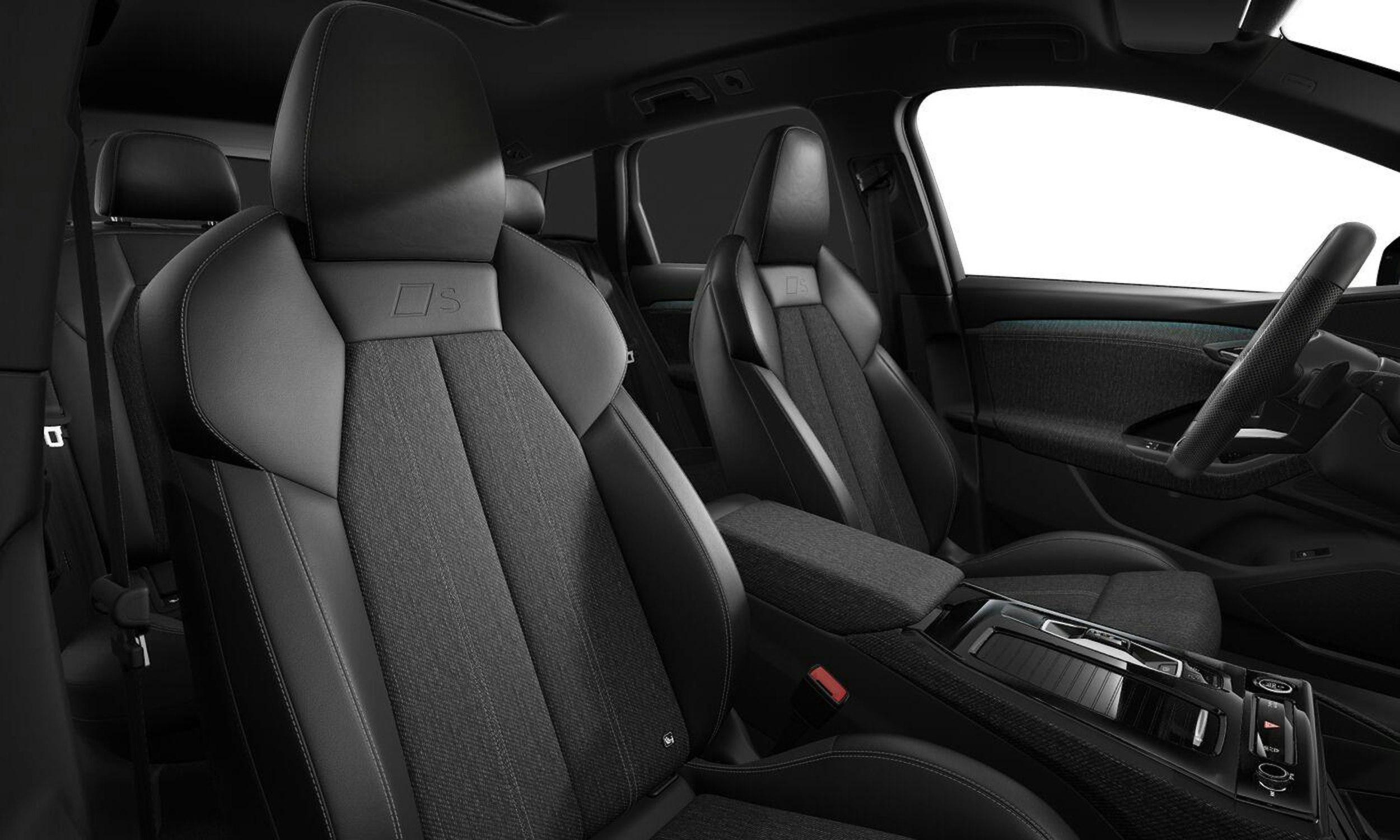 musta Audi Q6 e-tron 2025 kuva 7.