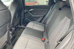 musta Audi Q6 e-tron 2025 kuva 8.