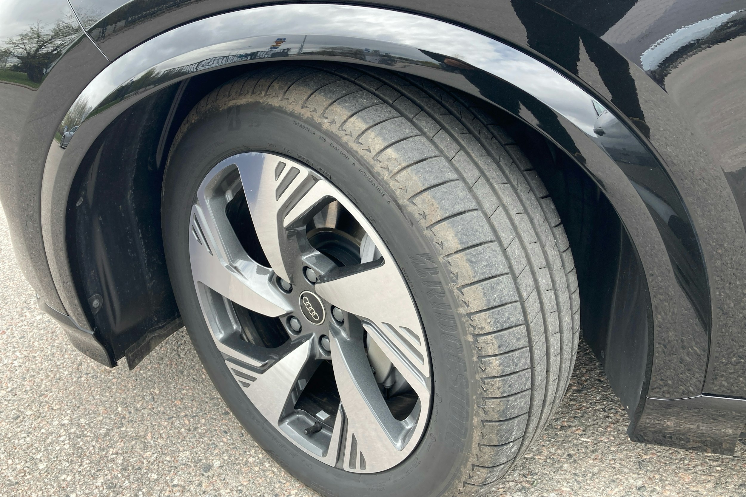 musta Audi Q6 e-tron 2025 kuva 10.