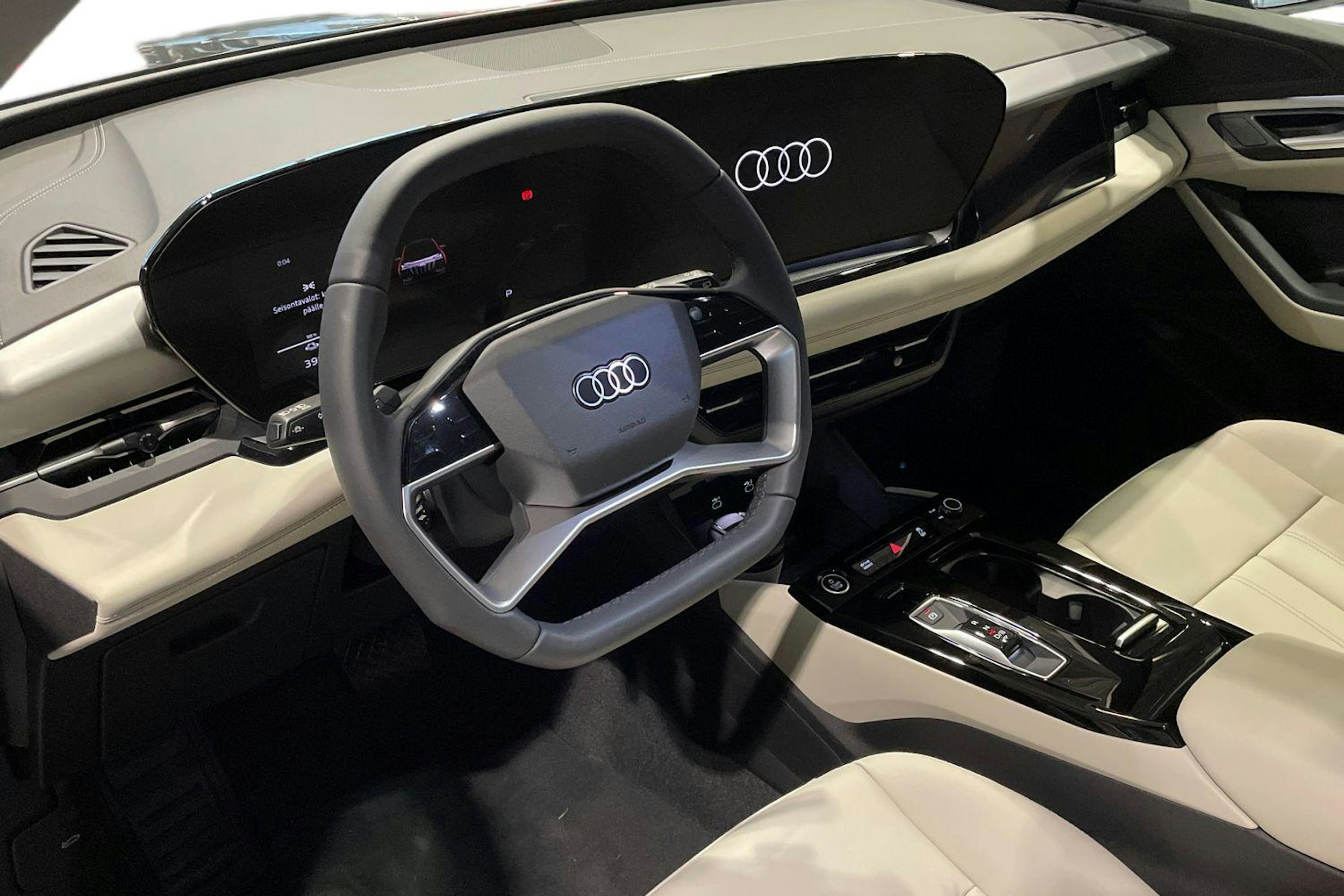 musta Audi Q6 e-tron 2025 kuva 6.