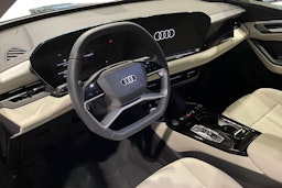 musta Audi Q6 e-tron 2025 kuva 6.