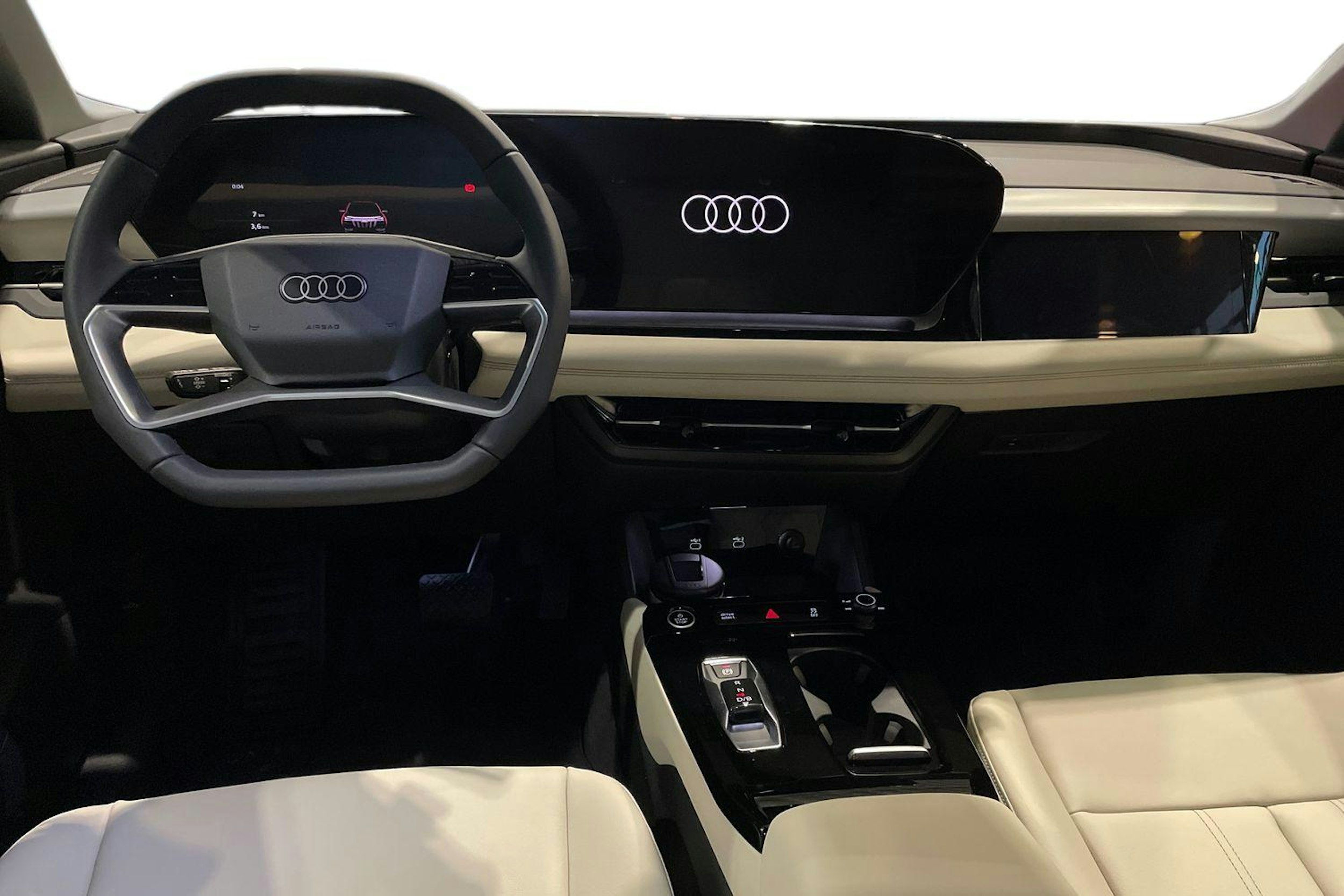 musta Audi Q6 e-tron 2025 kuva 7.