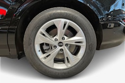 musta Audi Q6 e-tron 2025 kuva 9.