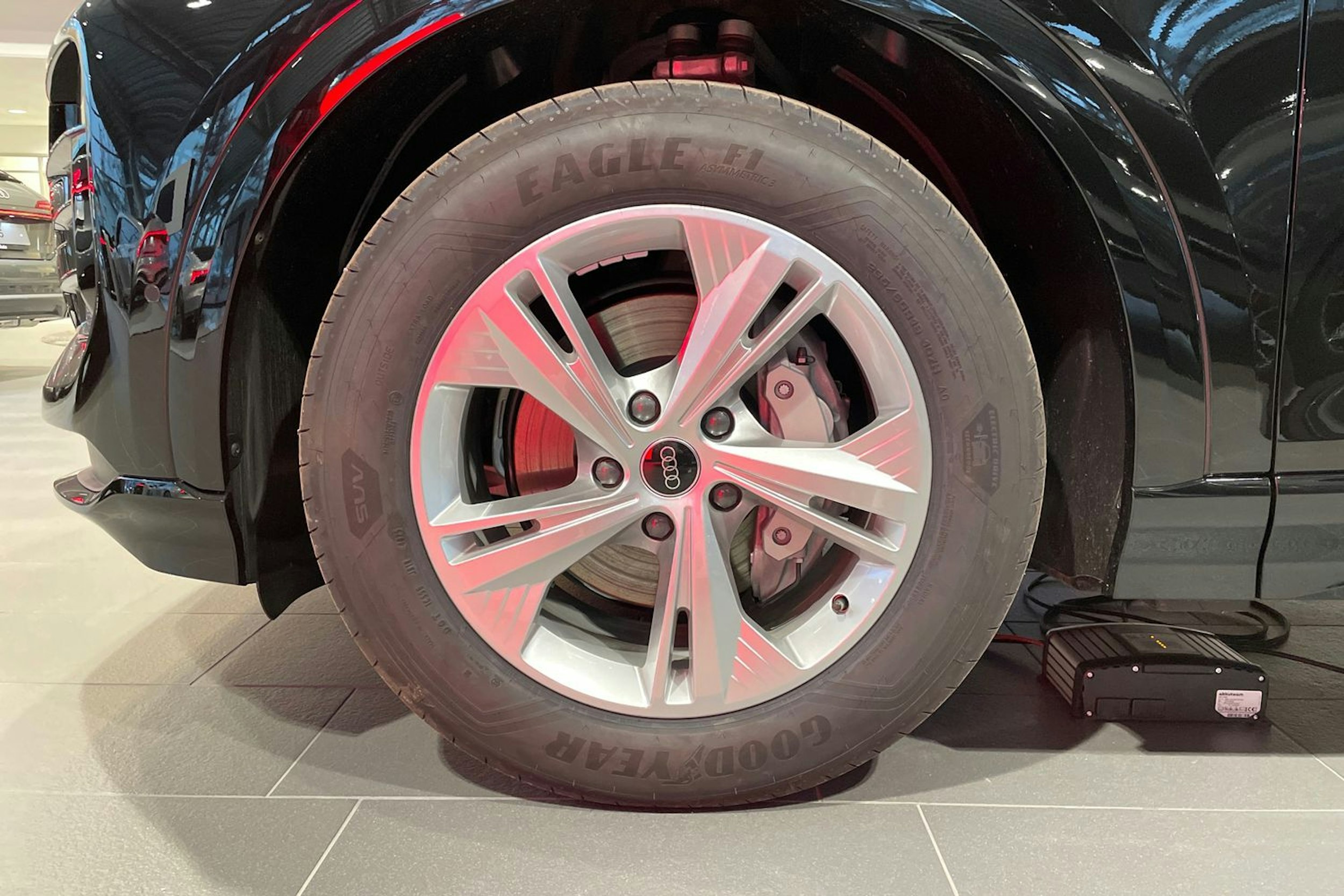 musta Audi Q6 e-tron 2025 kuva 10.