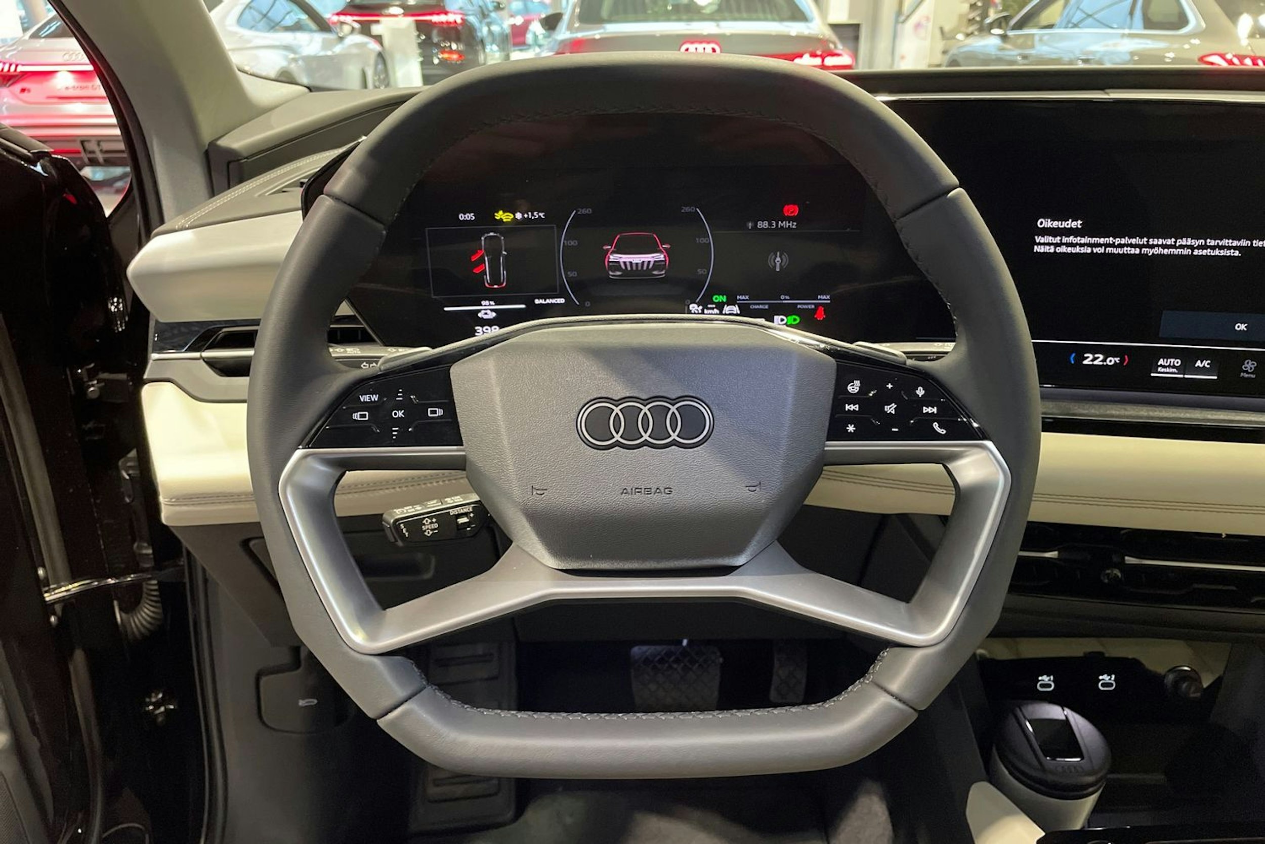 musta Audi Q6 e-tron 2025 kuva 11.