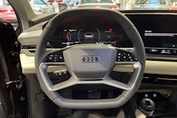 musta Audi Q6 e-tron 2025 kuva 11.