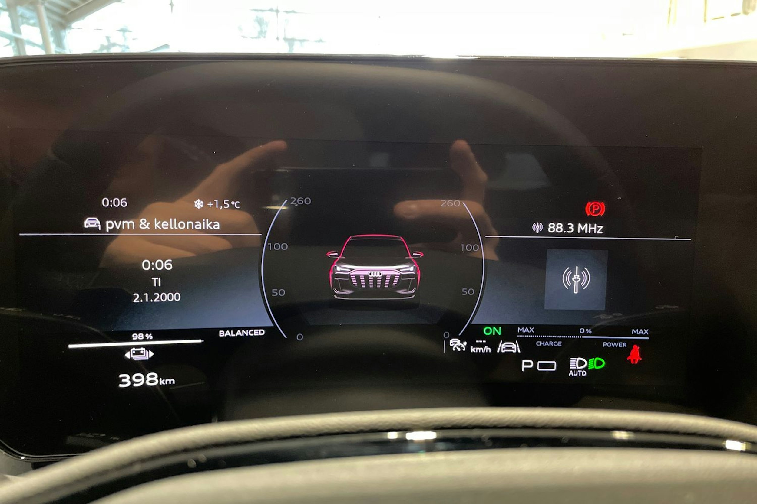 musta Audi Q6 e-tron 2025 kuva 12.