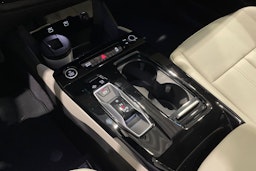 musta Audi Q6 e-tron 2025 kuva 15.