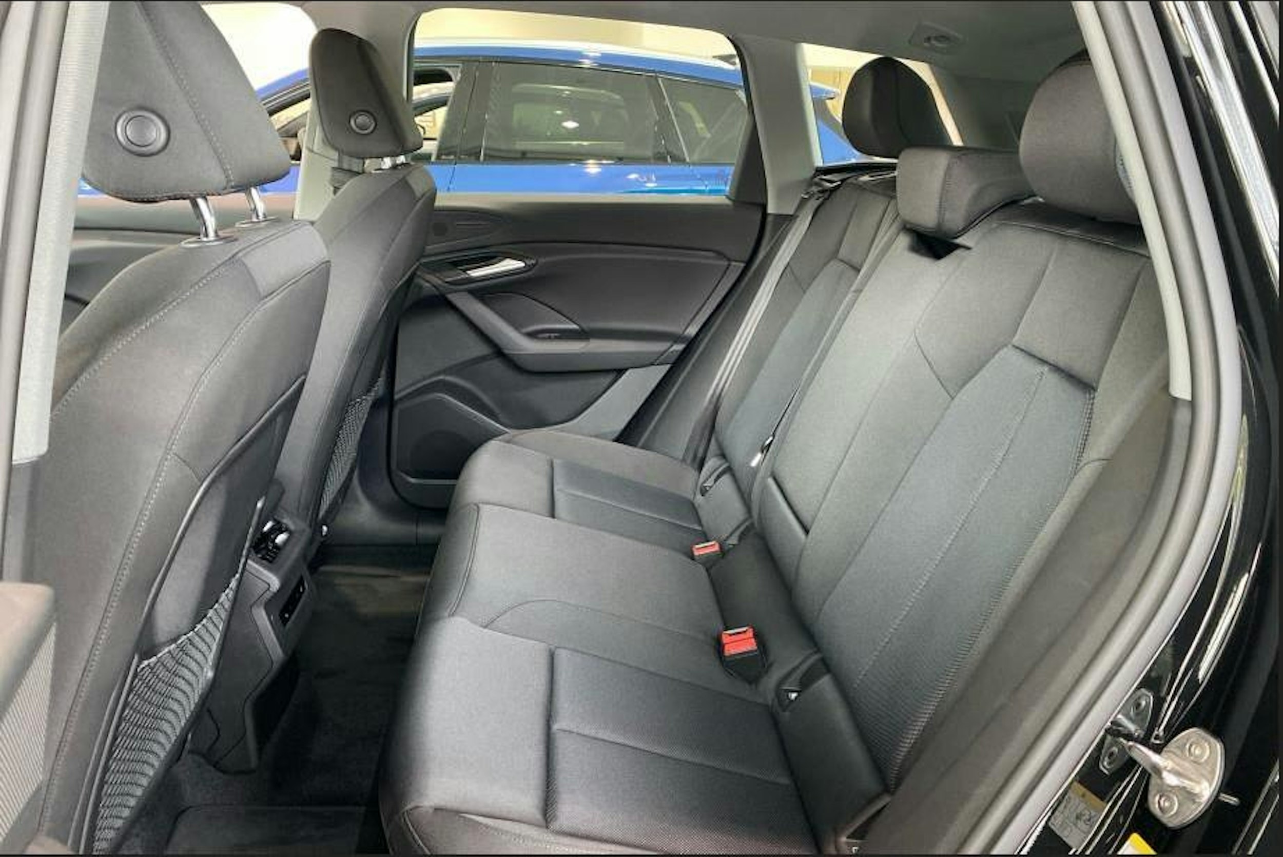 harmaa Audi Q6 e-tron 2025 kuva 7.
