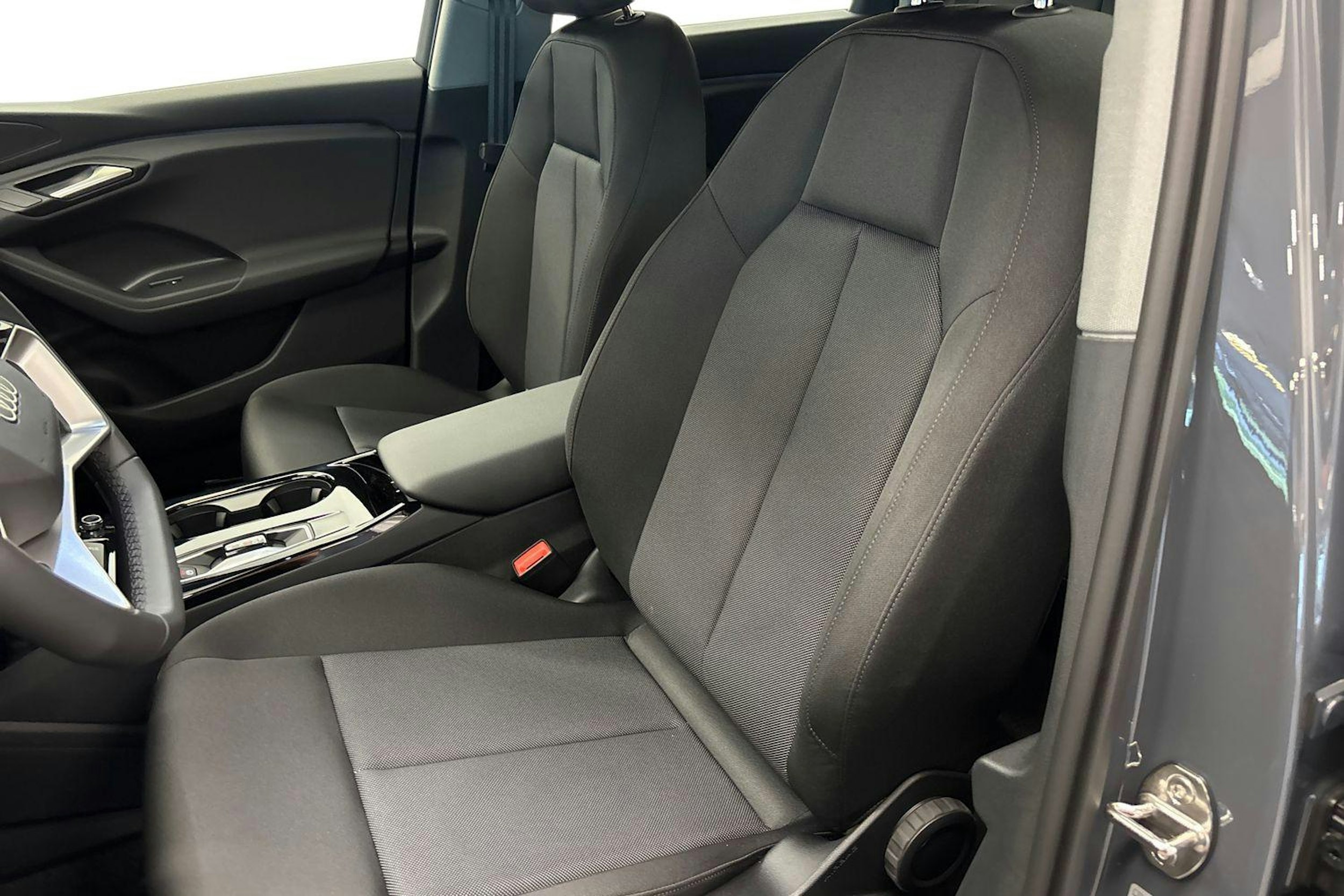 harmaa Audi Q6 e-tron 2025 kuva 8.