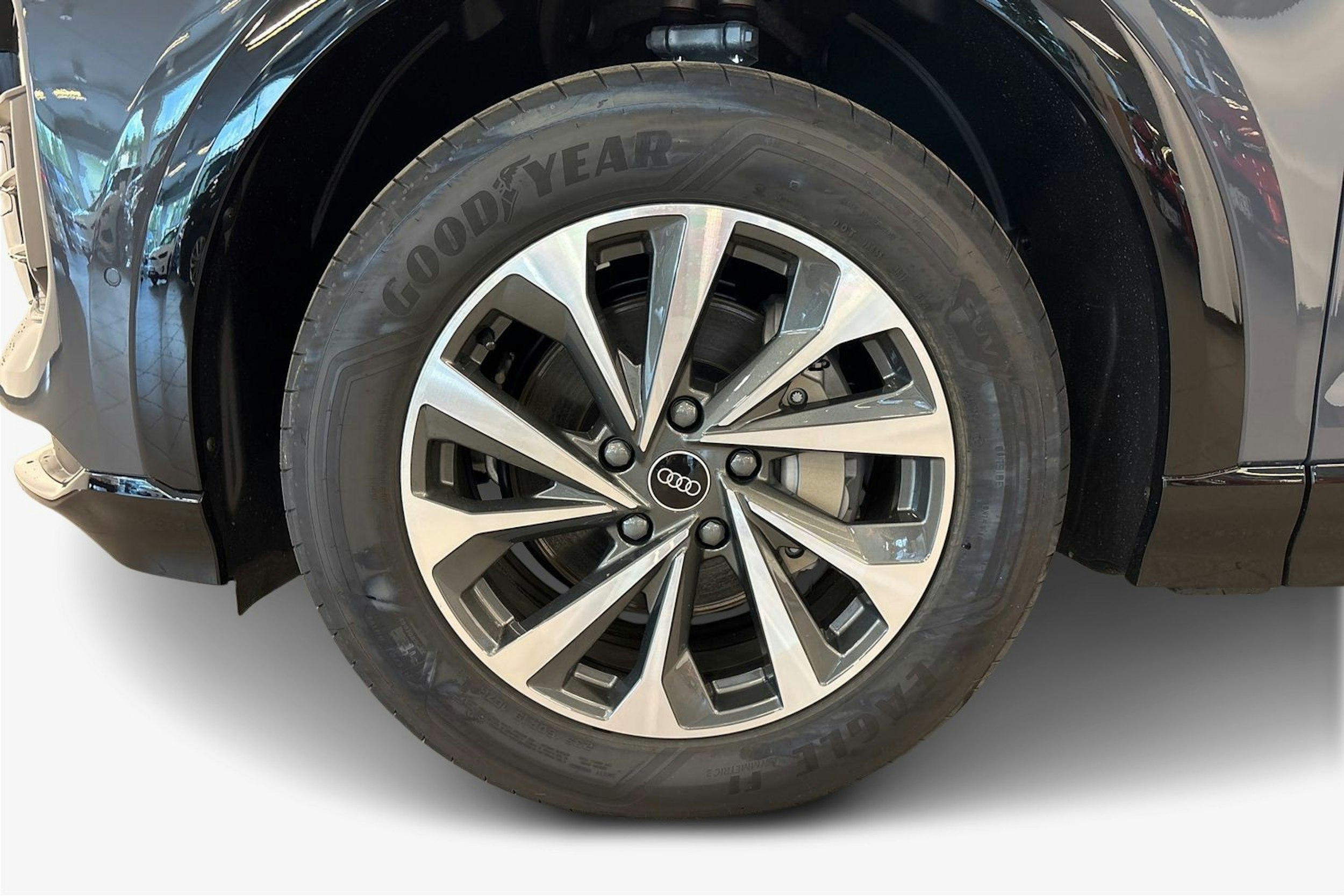 harmaa Audi Q6 e-tron 2025 kuva 9.