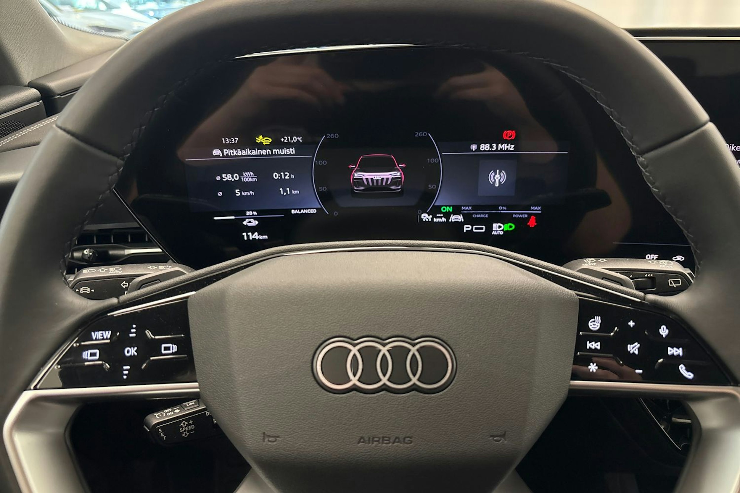 harmaa Audi Q6 e-tron 2025 kuva 11.