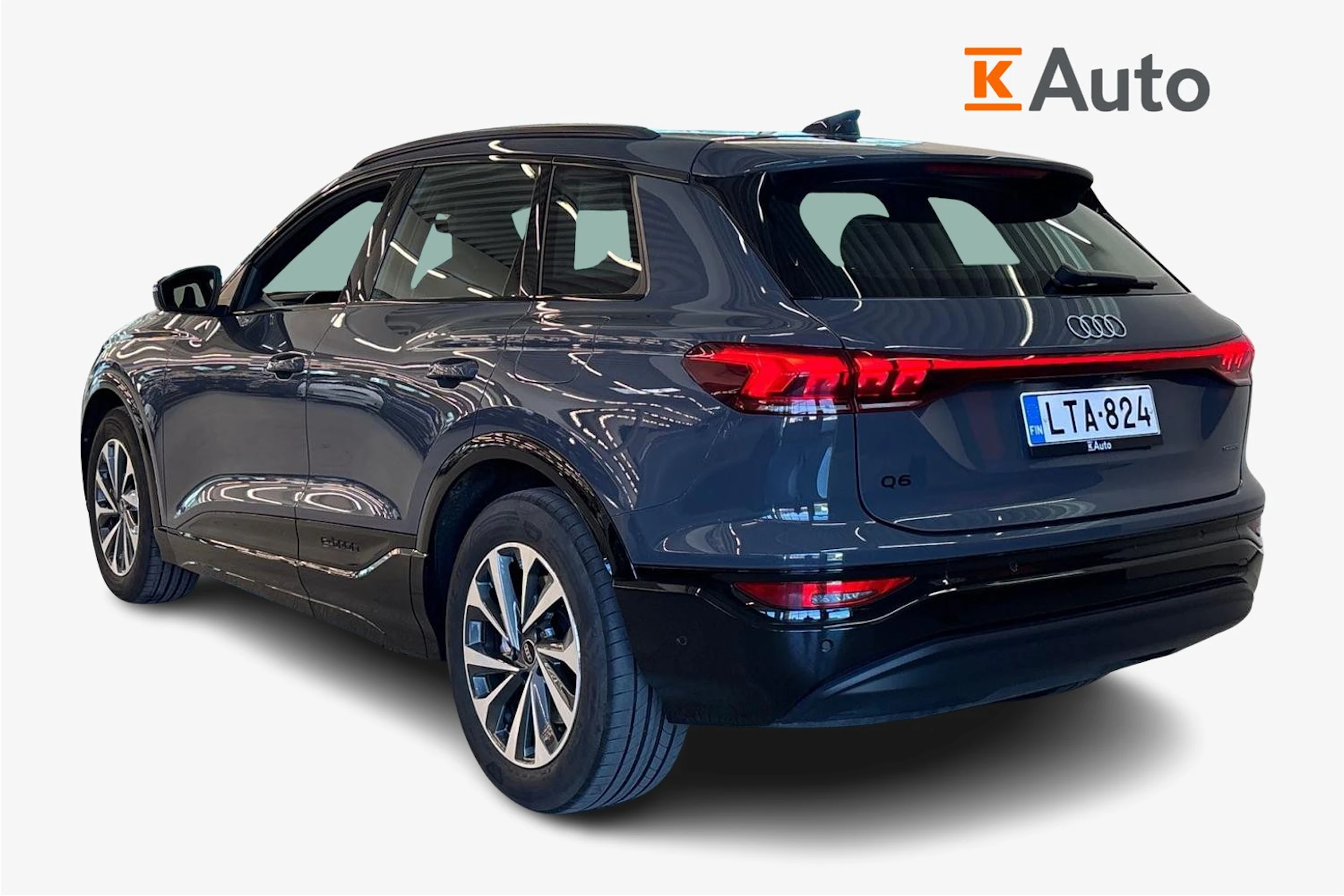 Harmaa Audi Q6 e-tron 2025 kuva 2.