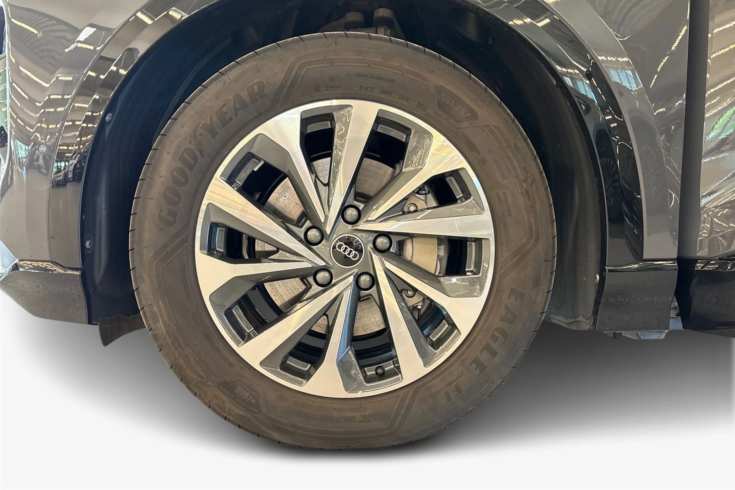 Harmaa Audi Q6 e-tron 2025 kuva 9.