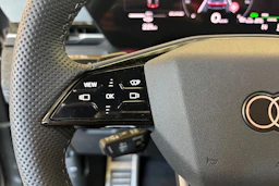Harmaa Audi Q6 e-tron 2025 kuva 11.