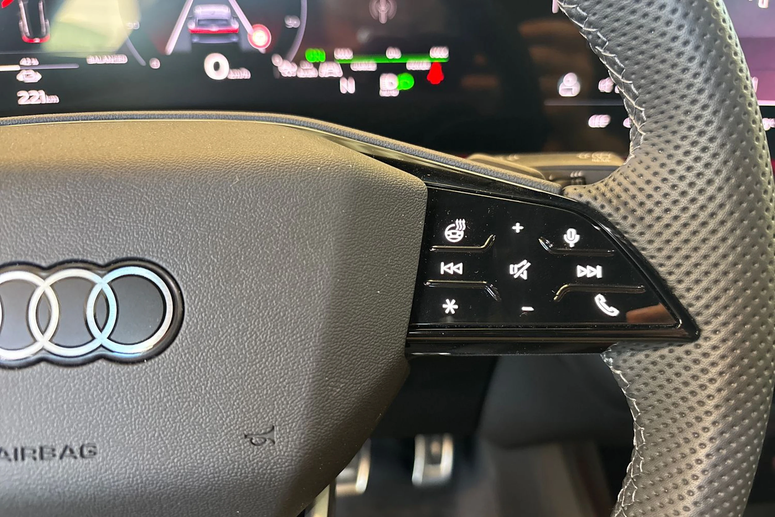 Harmaa Audi Q6 e-tron 2025 kuva 12.