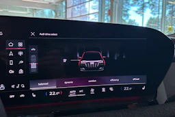 Harmaa Audi Q6 e-tron 2025 kuva 17.
