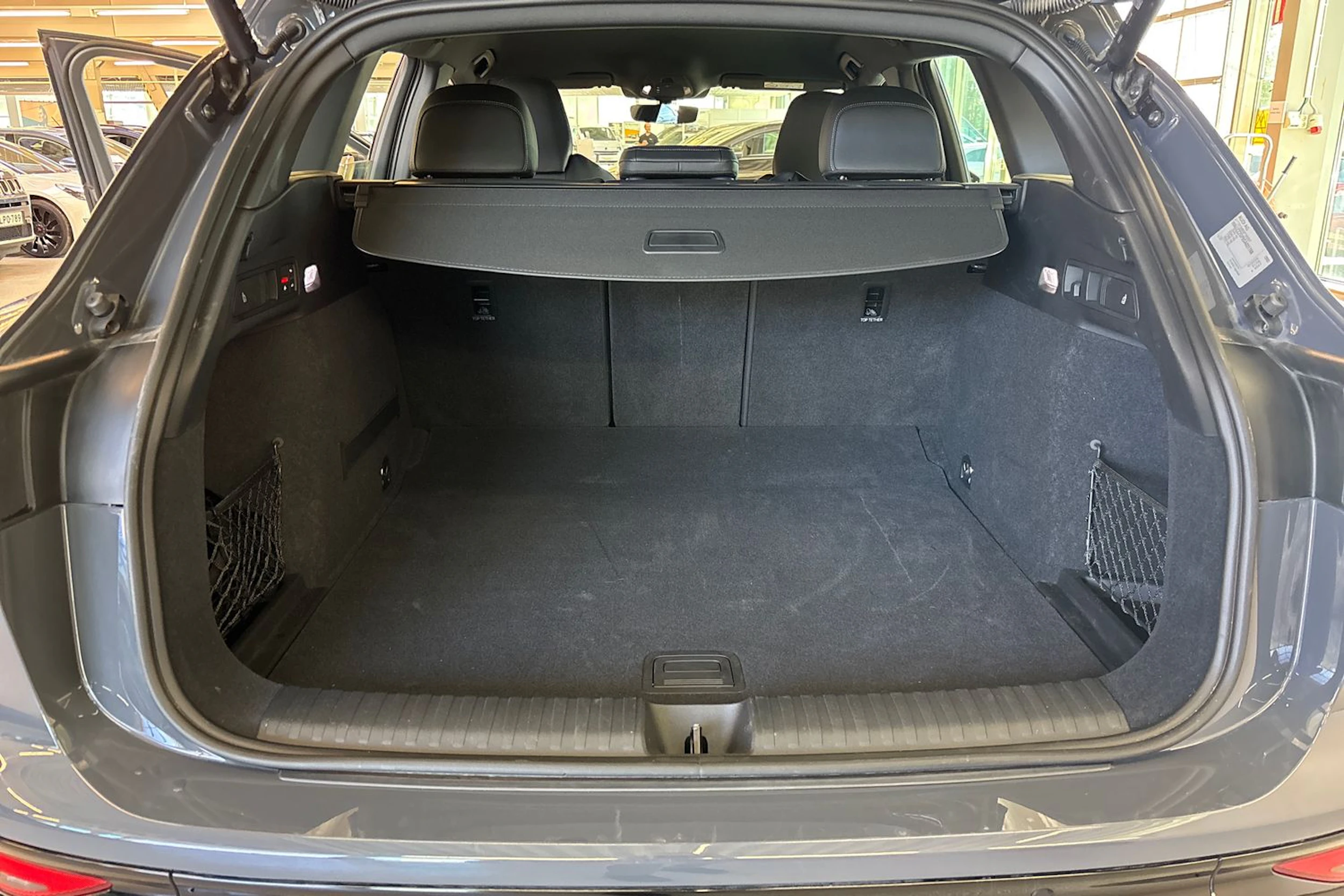 Harmaa Audi Q6 e-tron 2025 kuva 30.