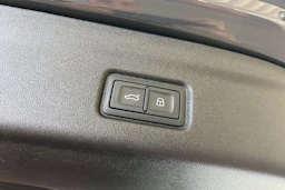 Harmaa Audi Q6 e-tron 2025 kuva 32.