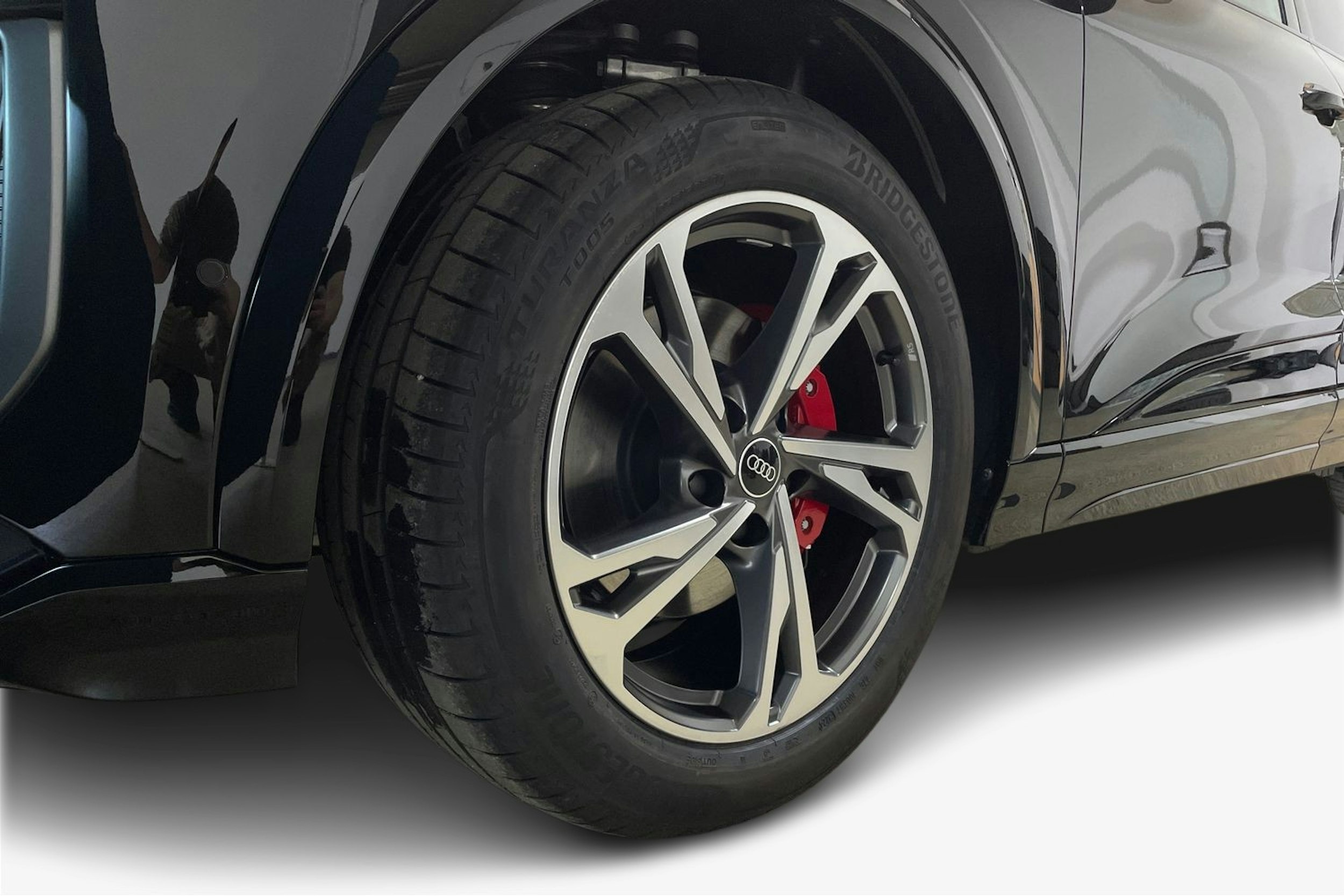 met. musta Audi Q6 e-tron 2025 kuva 9.