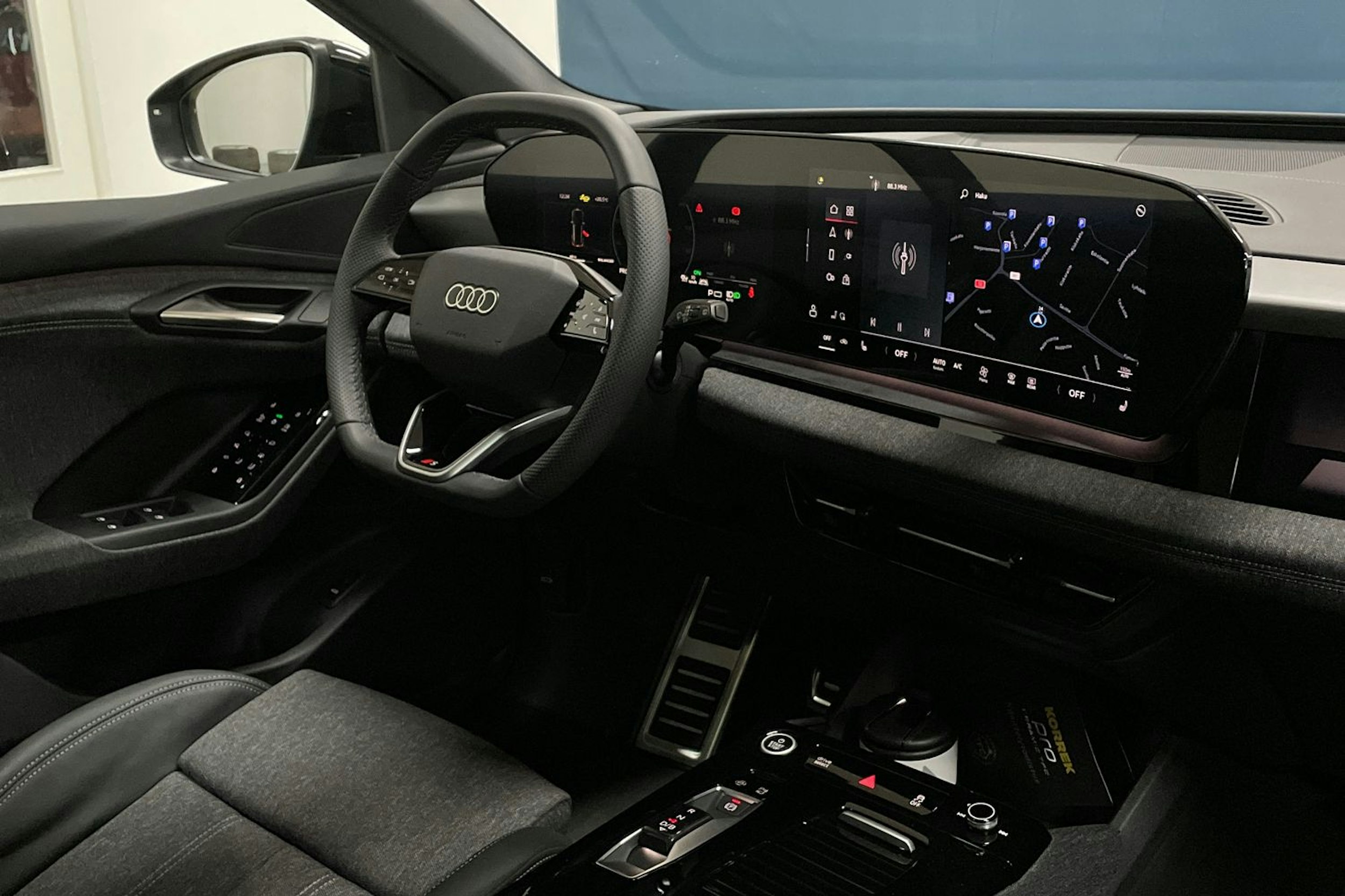 met. musta Audi Q6 e-tron 2025 kuva 11.
