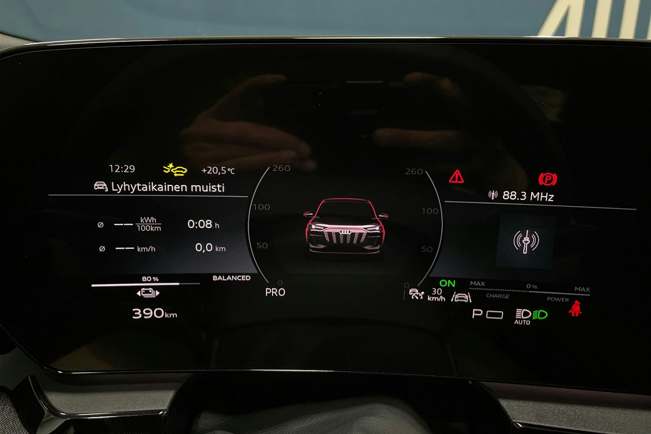 met. musta Audi Q6 e-tron 2025 kuva 15.