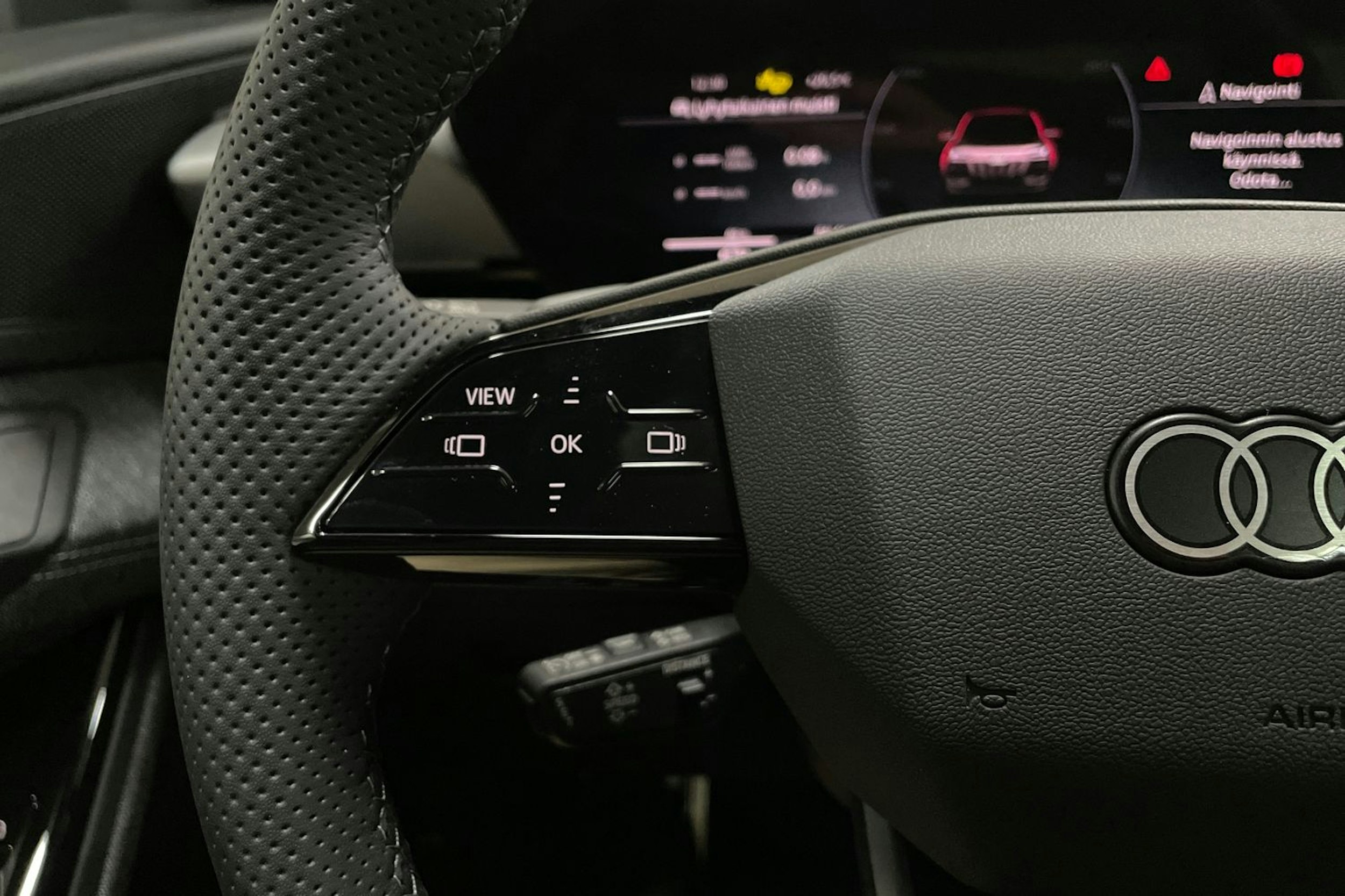 met. musta Audi Q6 e-tron 2025 kuva 16.