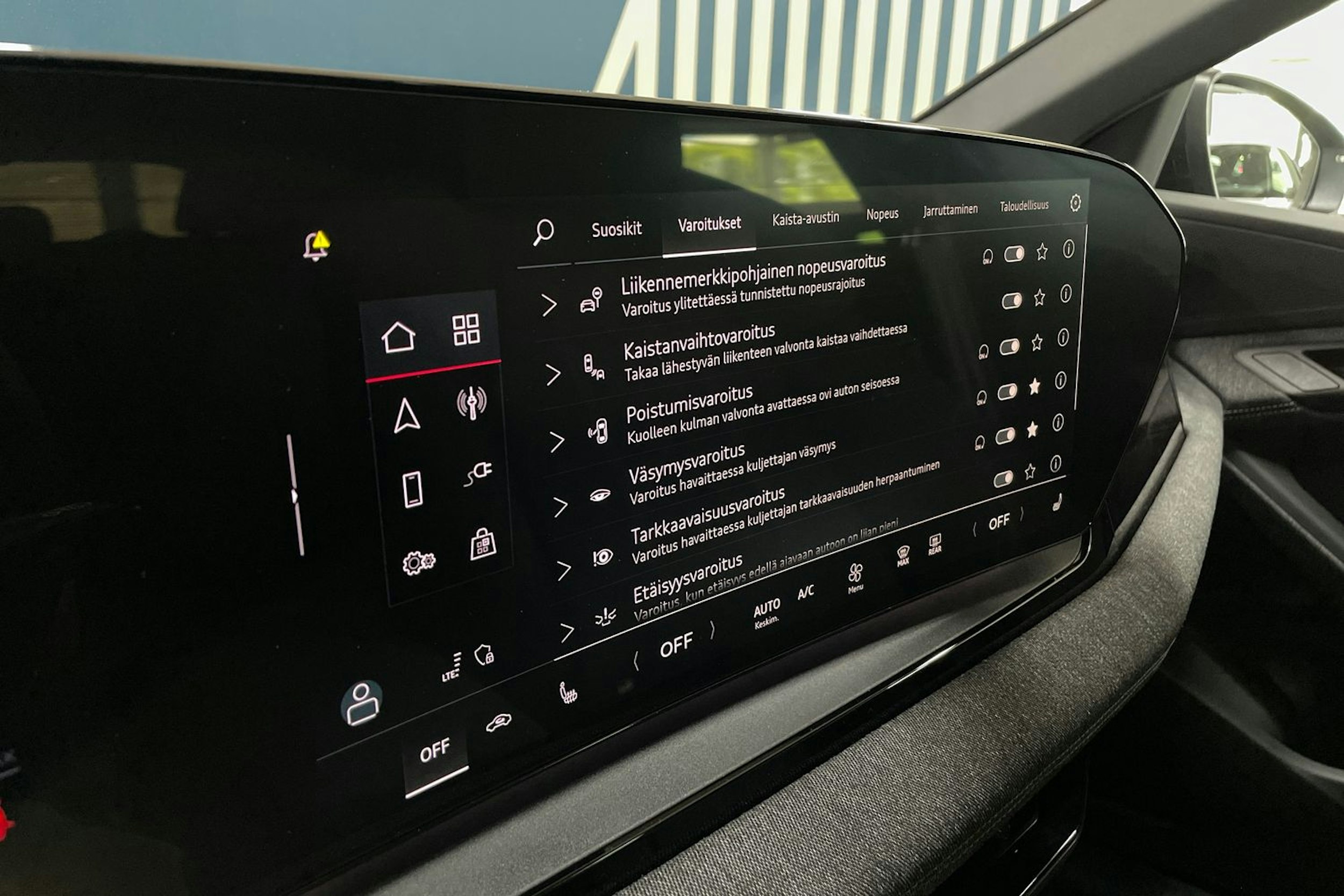met. musta Audi Q6 e-tron 2025 kuva 27.