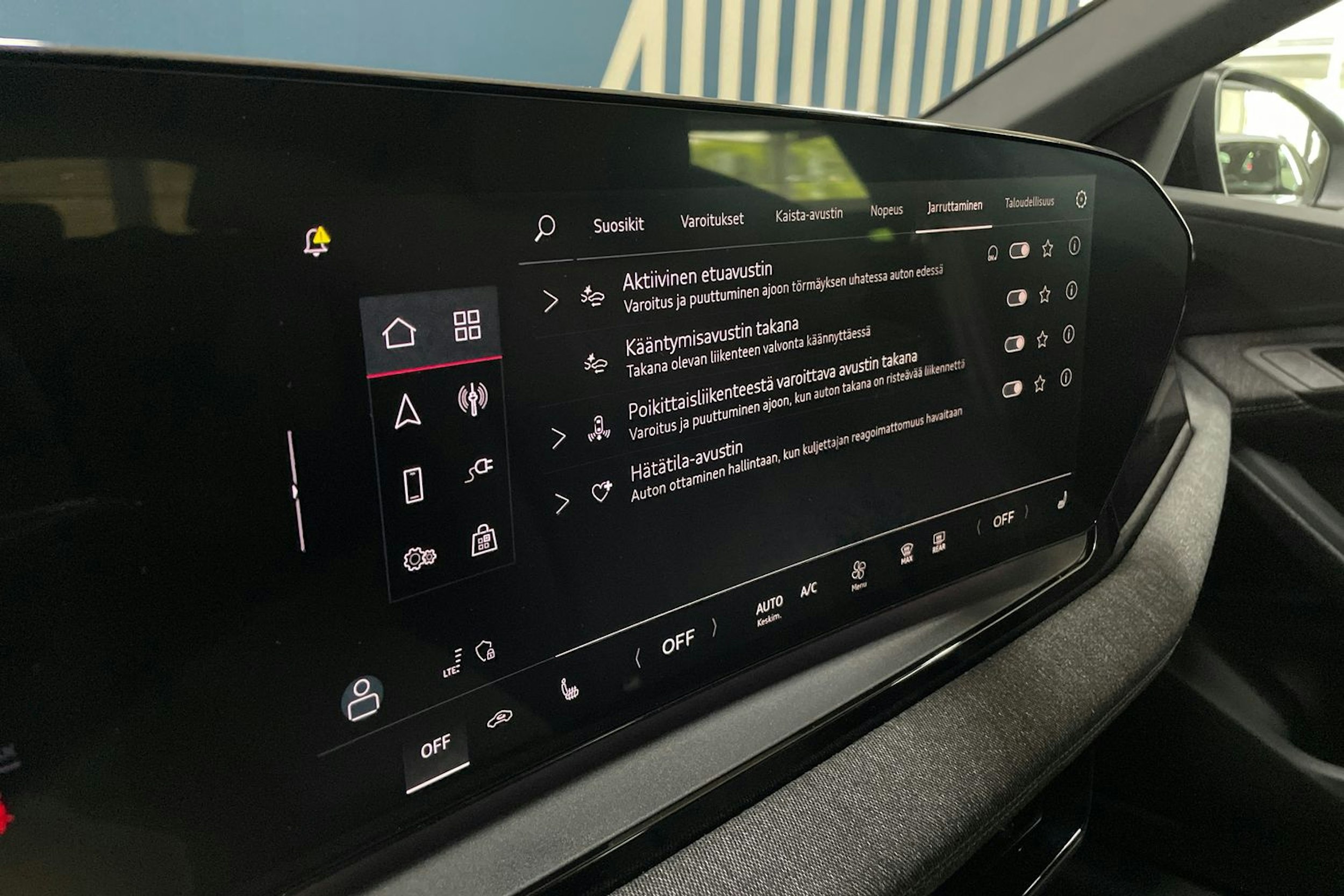 met. musta Audi Q6 e-tron 2025 kuva 30.