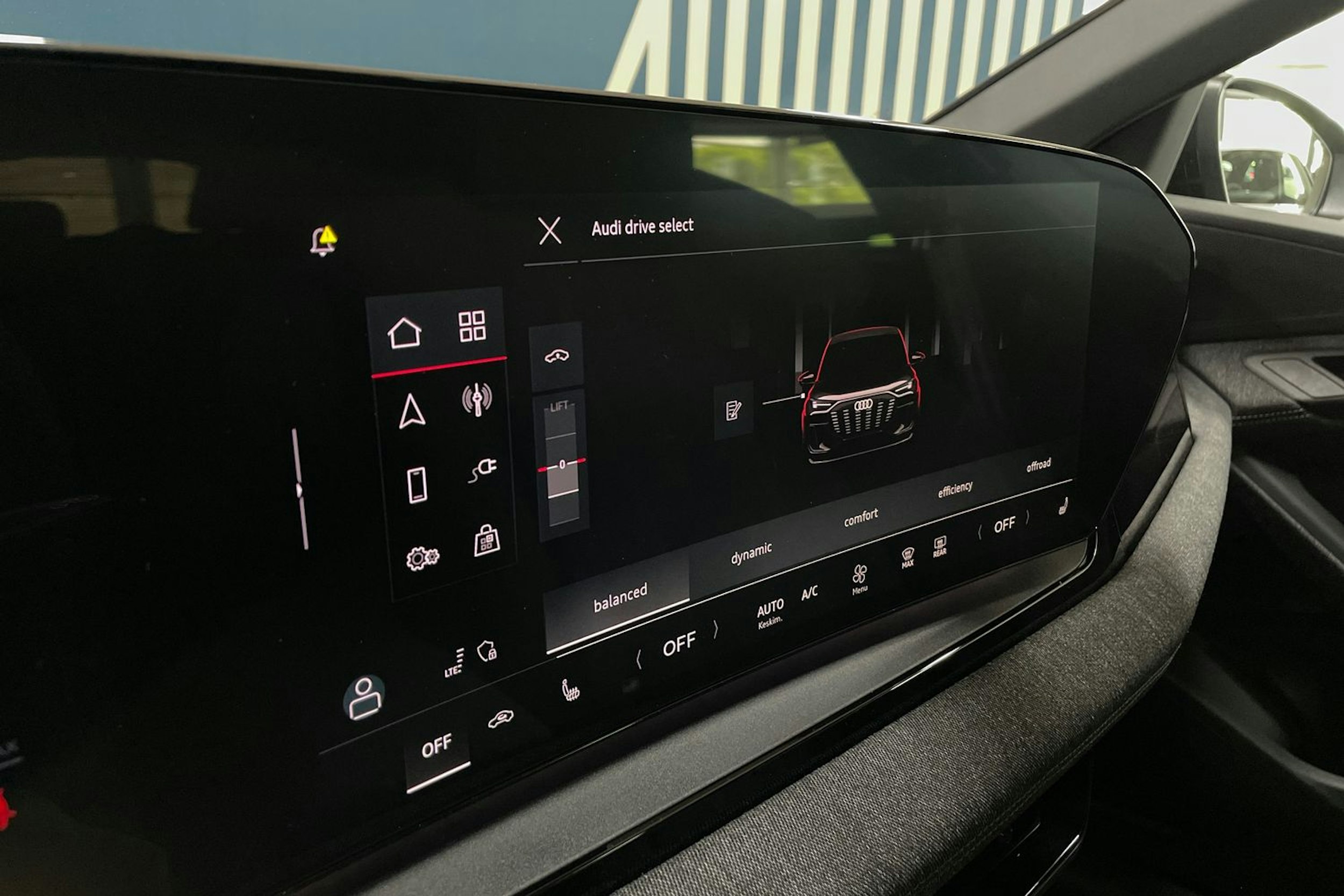 met. musta Audi Q6 e-tron 2025 kuva 33.