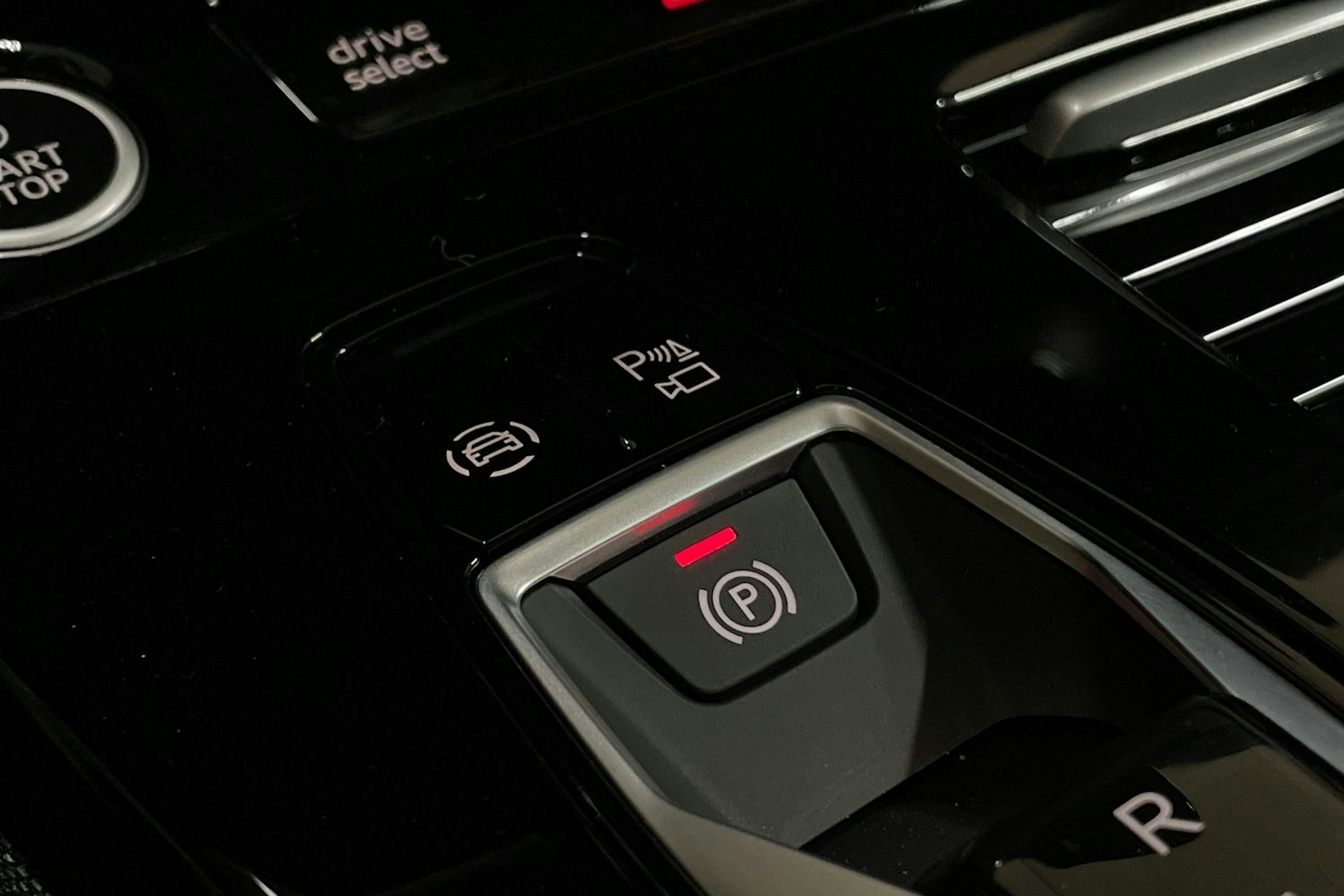 met. musta Audi Q6 e-tron 2025 kuva 36.