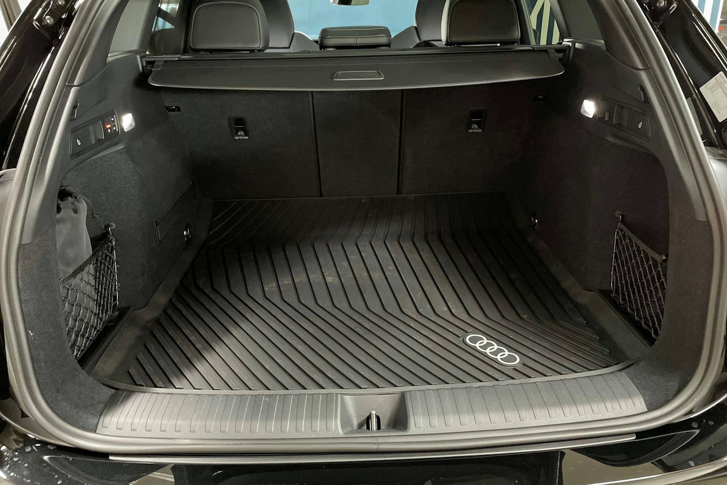 met. musta Audi Q6 e-tron 2025 kuva 39.