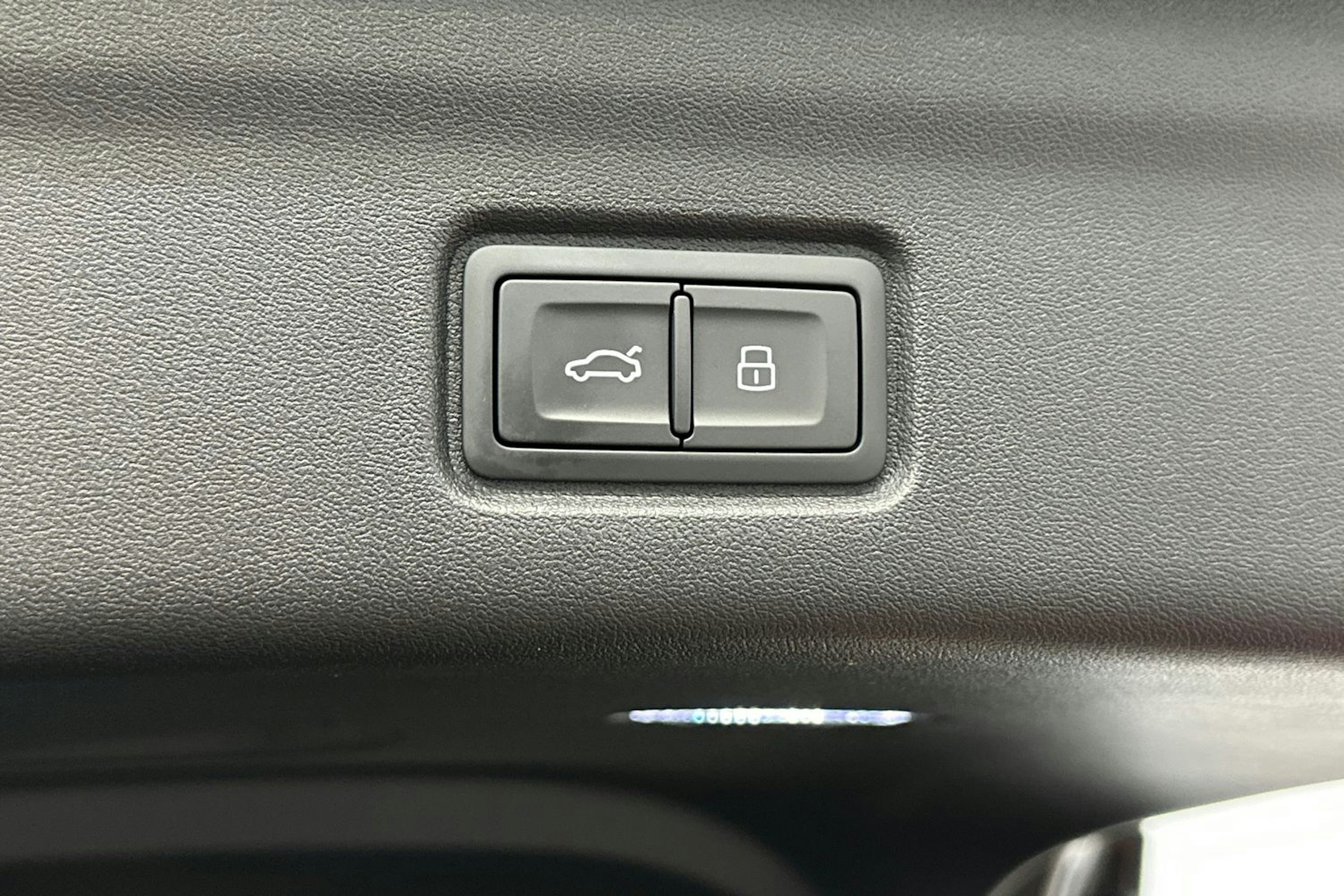 met. musta Audi Q6 e-tron 2025 kuva 12.