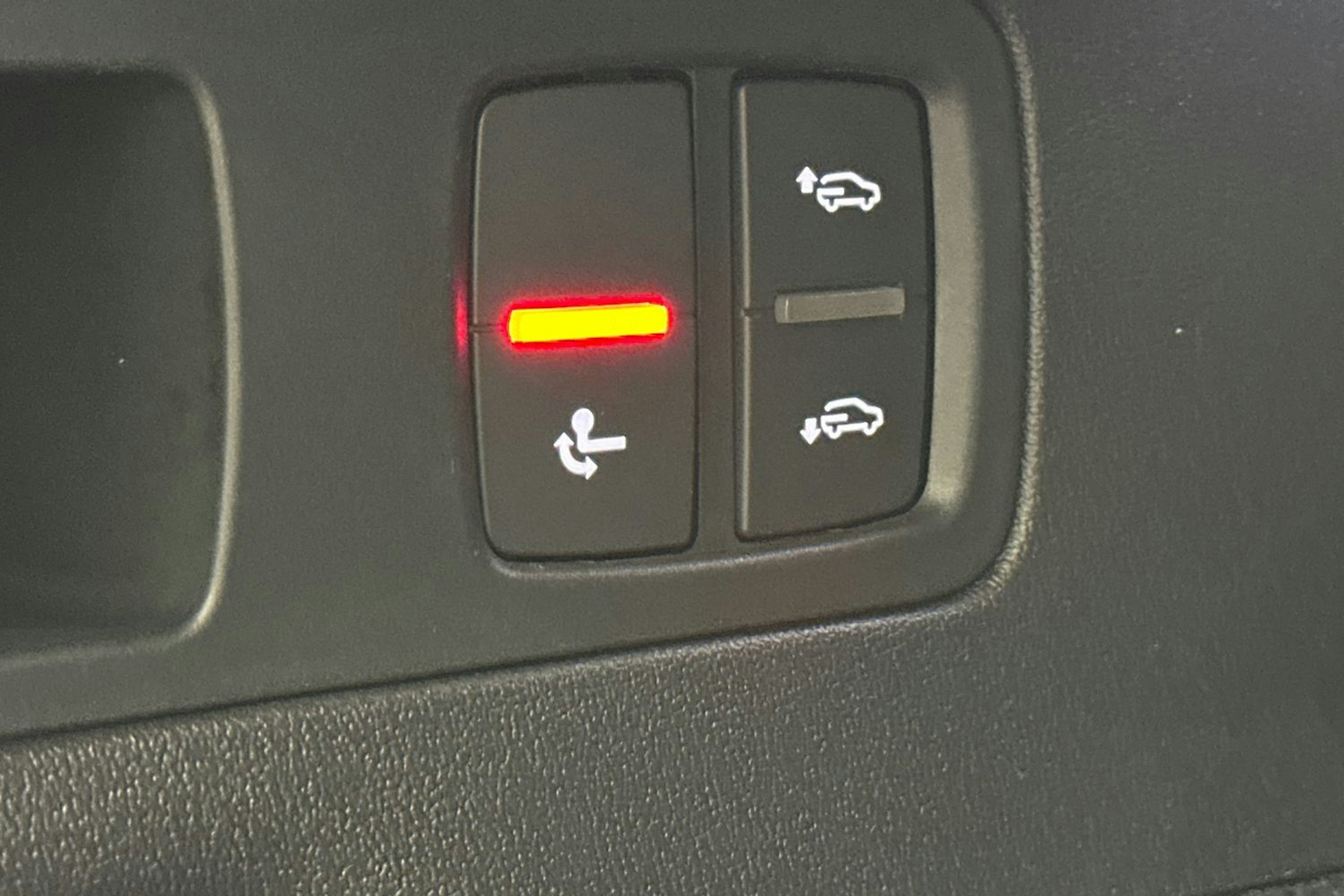 met. musta Audi Q6 e-tron 2025 kuva 14.