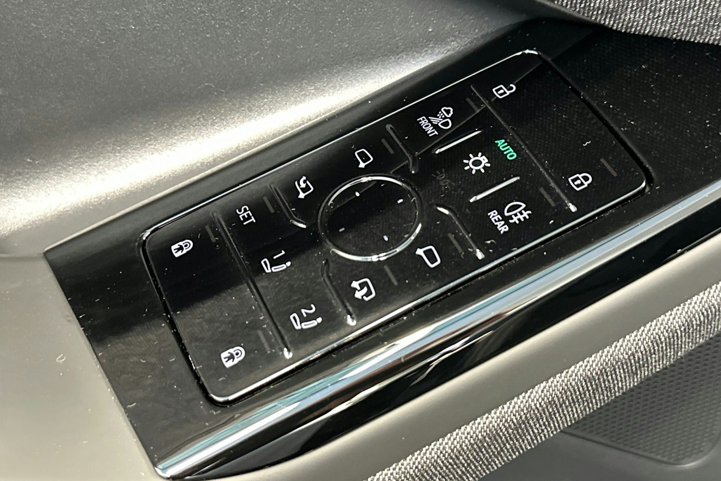 met. musta Audi Q6 e-tron 2025 kuva 16.