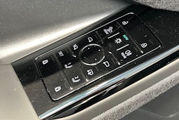 met. musta Audi Q6 e-tron 2025 kuva 16.