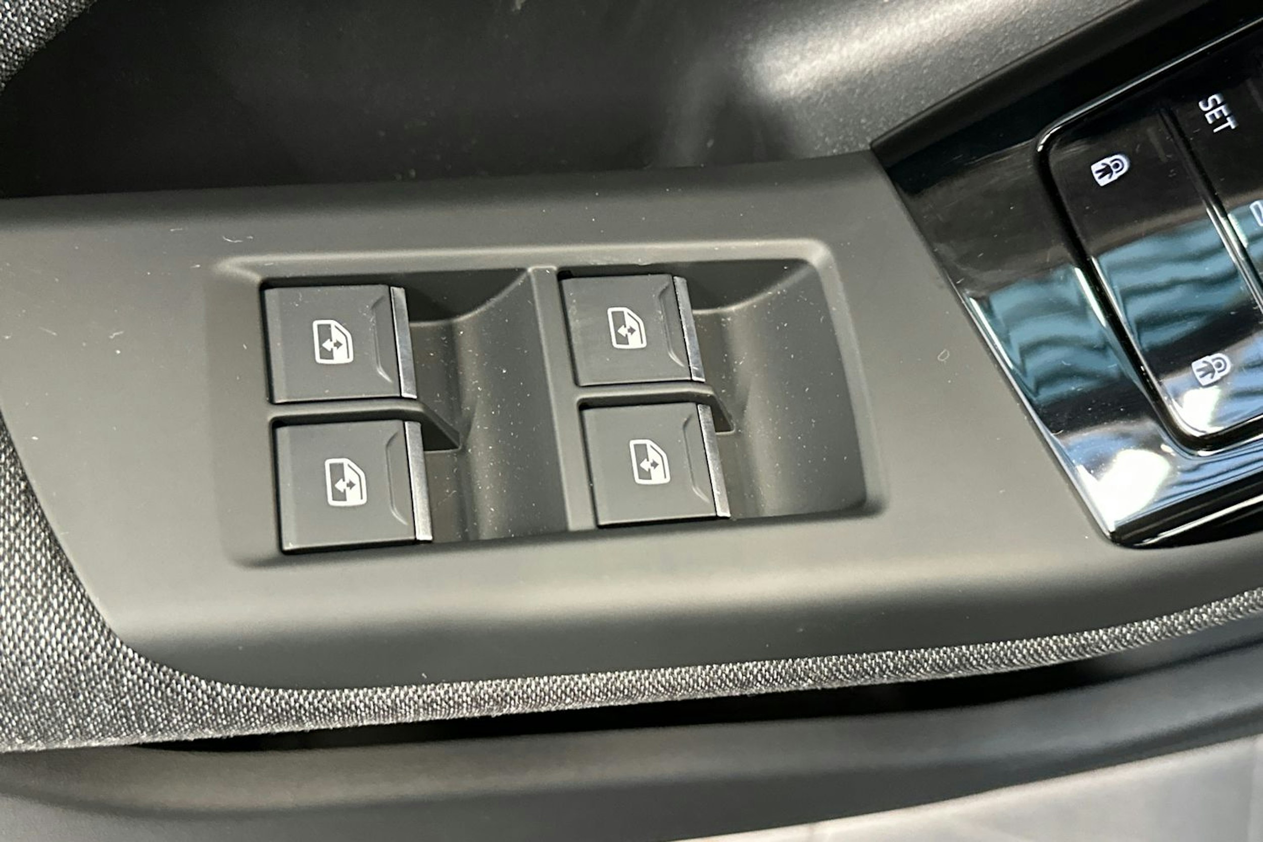 met. musta Audi Q6 e-tron 2025 kuva 17.