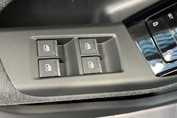 met. musta Audi Q6 e-tron 2025 kuva 17.