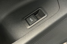 met. musta Audi Q6 e-tron 2025 kuva 18.