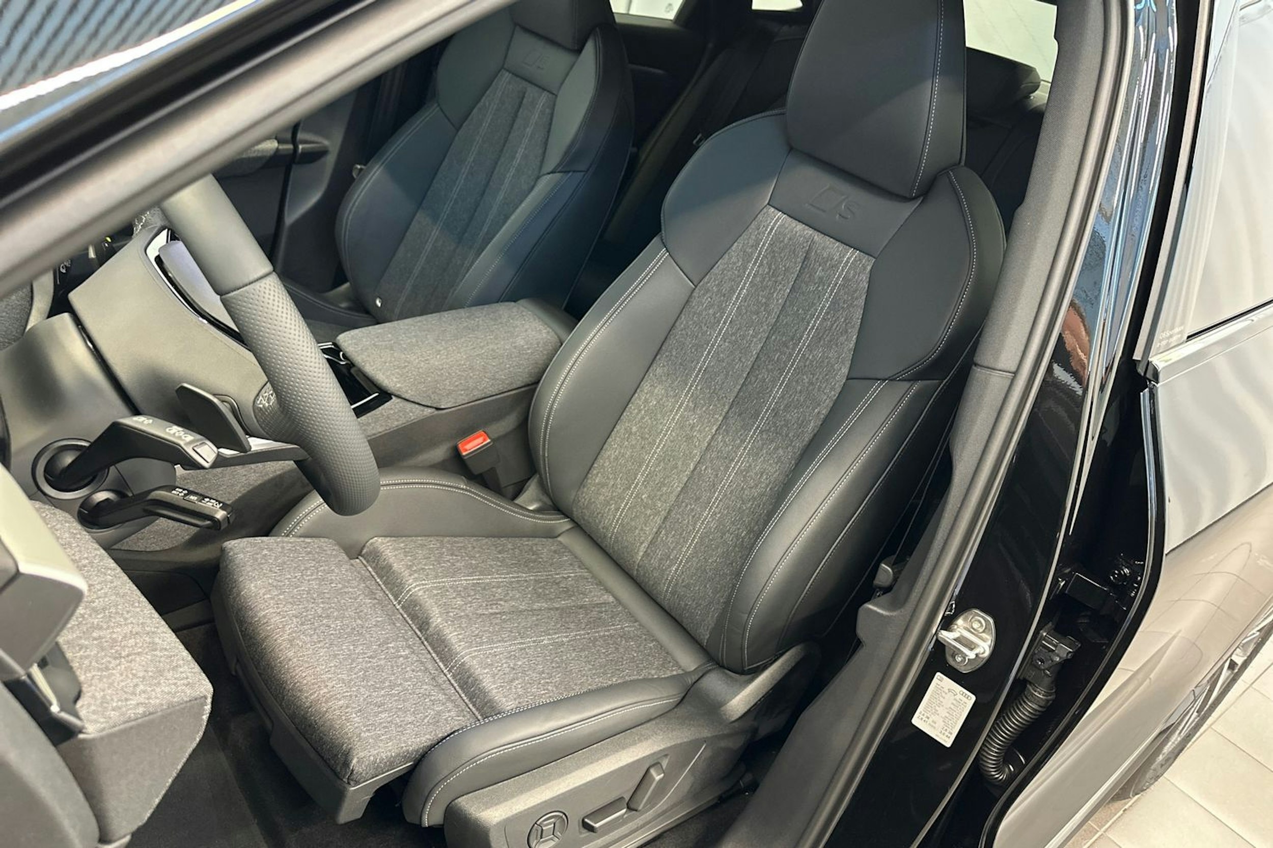 met. musta Audi Q6 e-tron 2025 kuva 20.