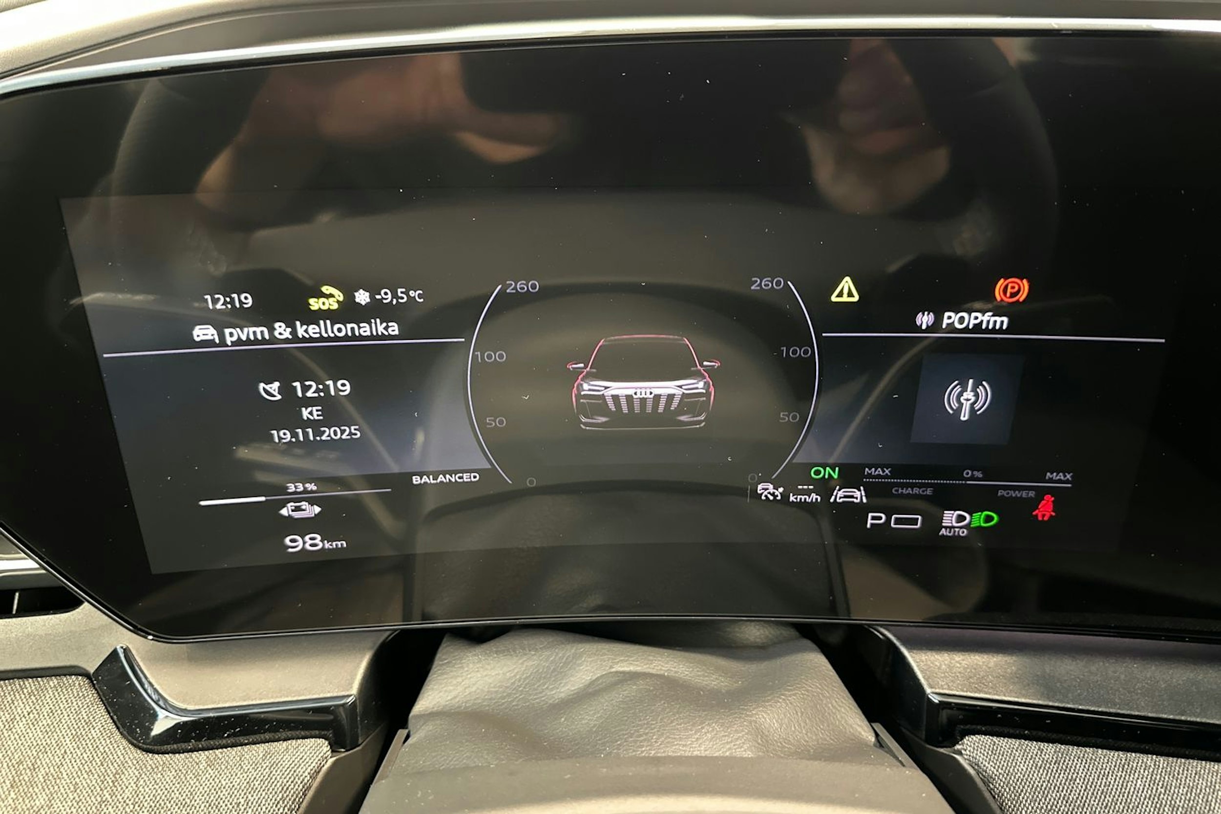 met. musta Audi Q6 e-tron 2025 kuva 23.