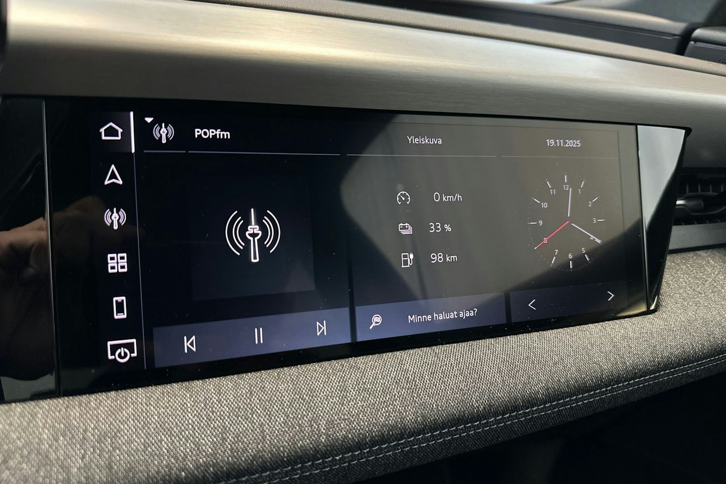 met. musta Audi Q6 e-tron 2025 kuva 25.