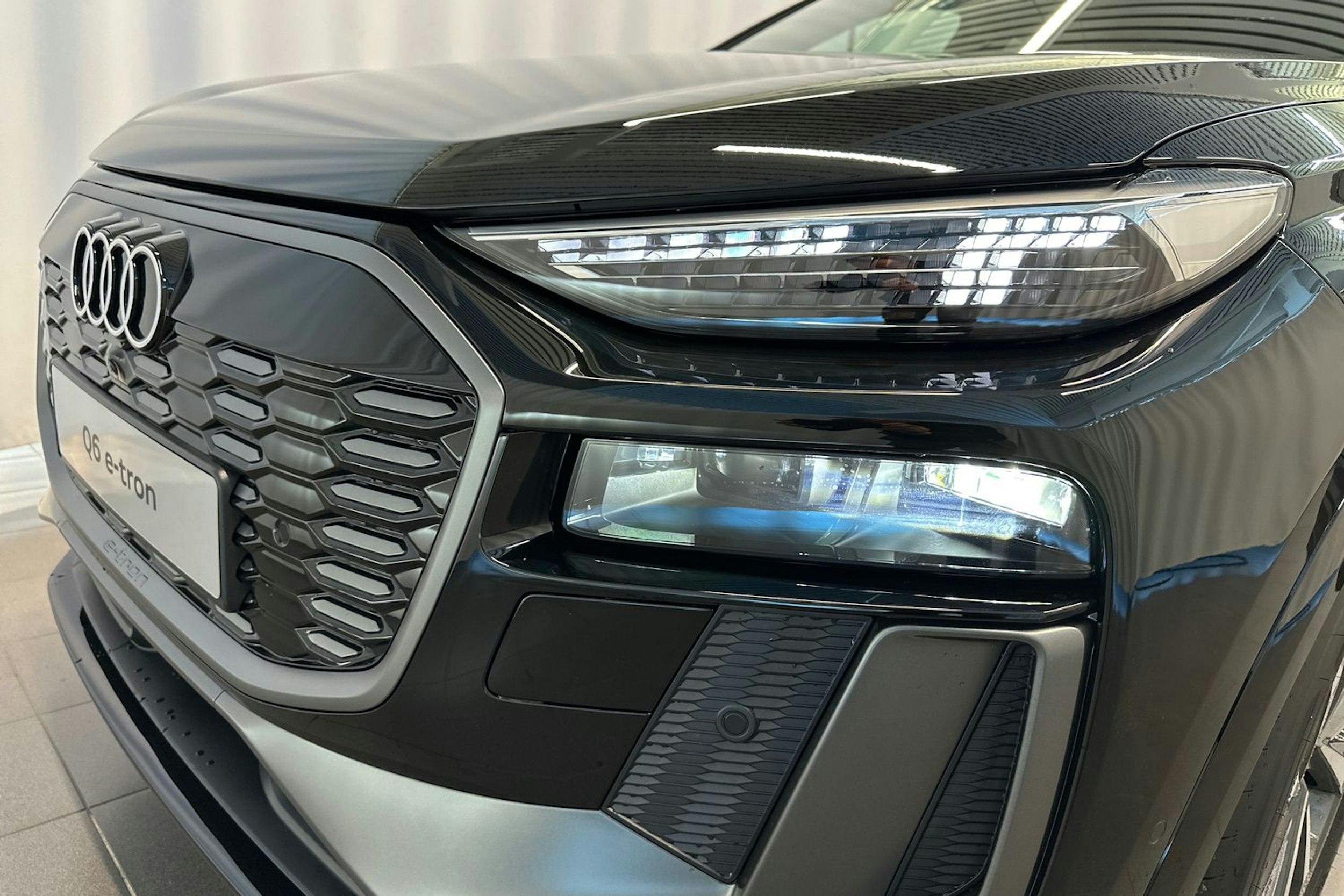 met. musta Audi Q6 e-tron 2025 kuva 33.