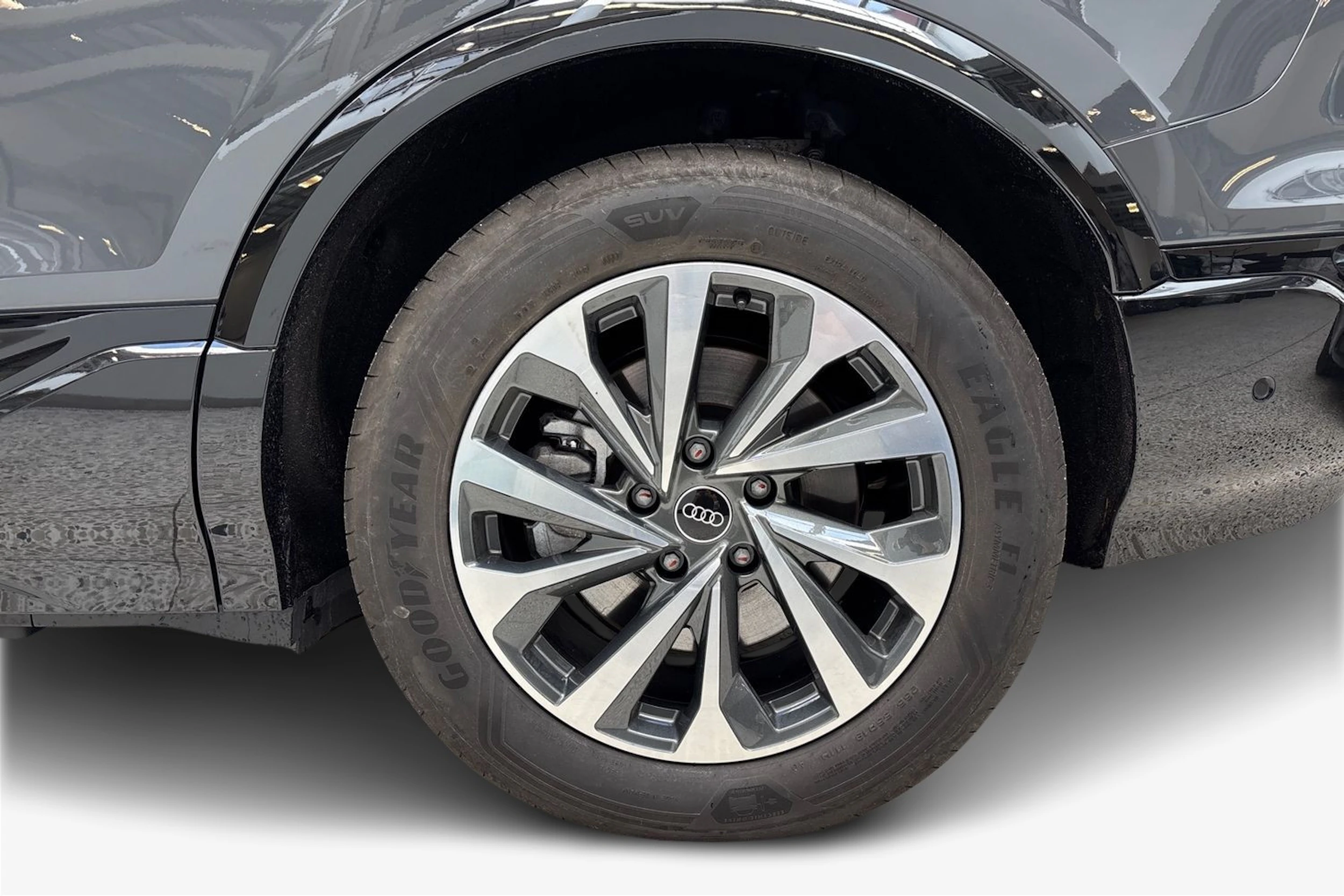 harmaa Audi Q6 e-tron 2025 kuva 9.