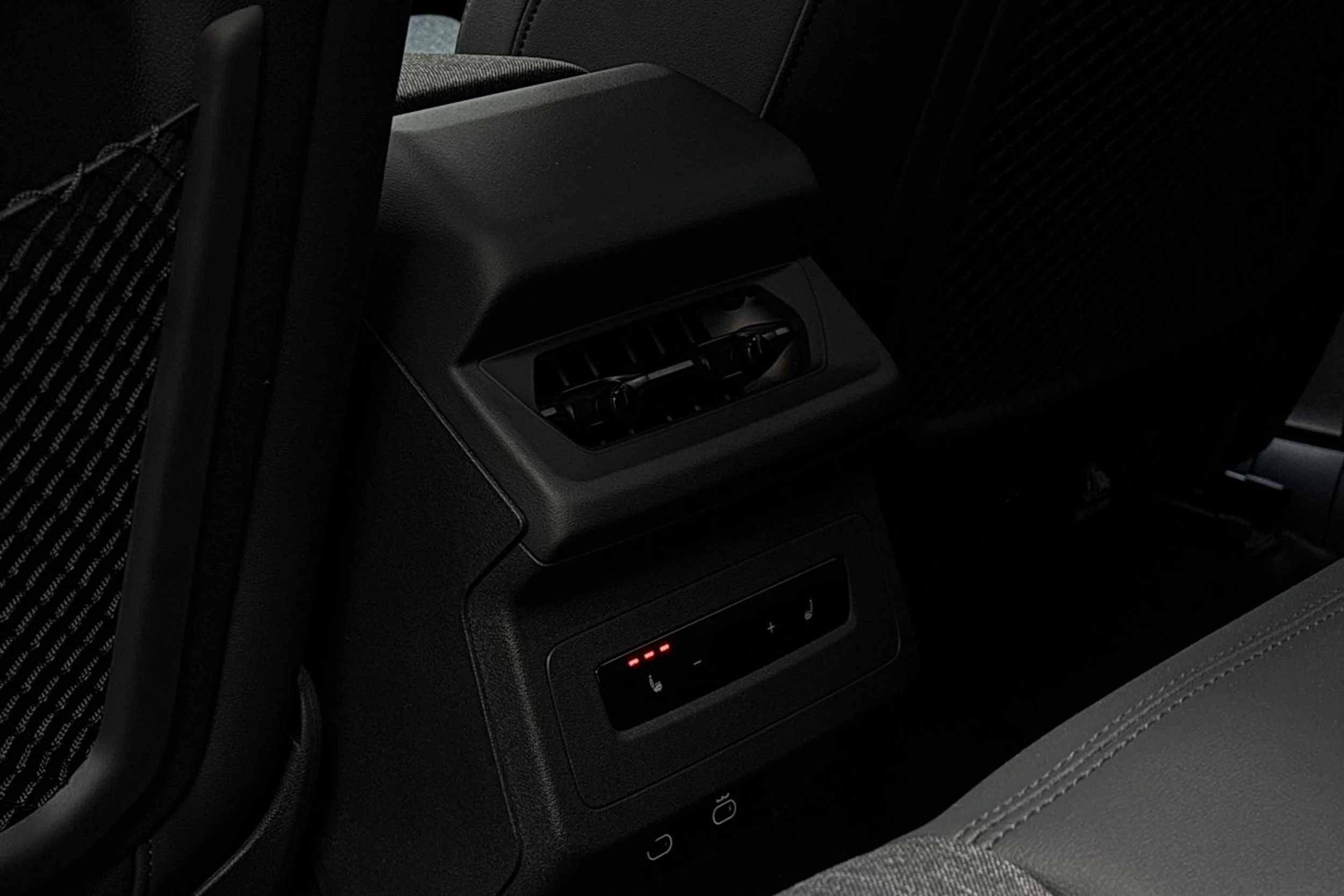 harmaa Audi Q6 e-tron 2025 kuva 14.
