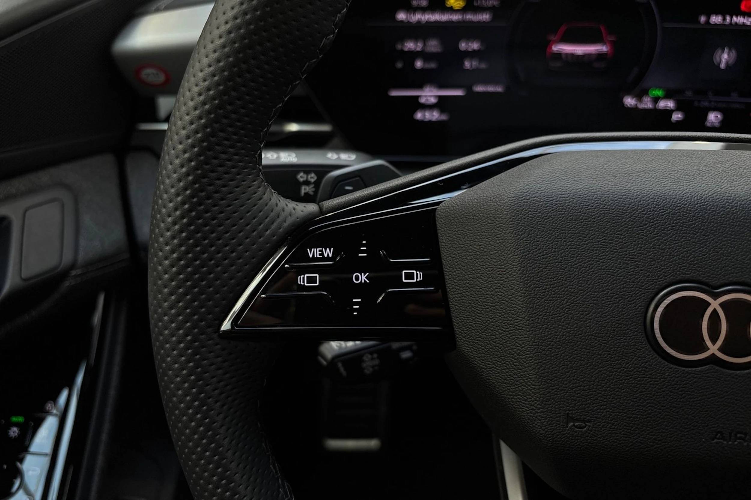 harmaa Audi Q6 e-tron 2025 kuva 18.