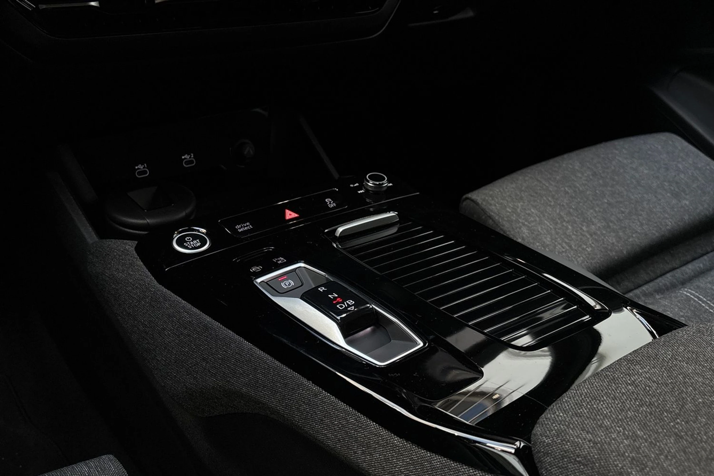 harmaa Audi Q6 e-tron 2025 kuva 22.
