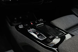 harmaa Audi Q6 e-tron 2025 kuva 22.