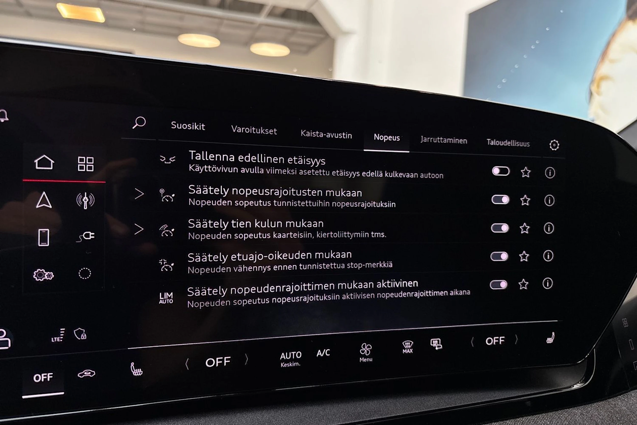 harmaa Audi Q6 e-tron 2025 kuva 30.