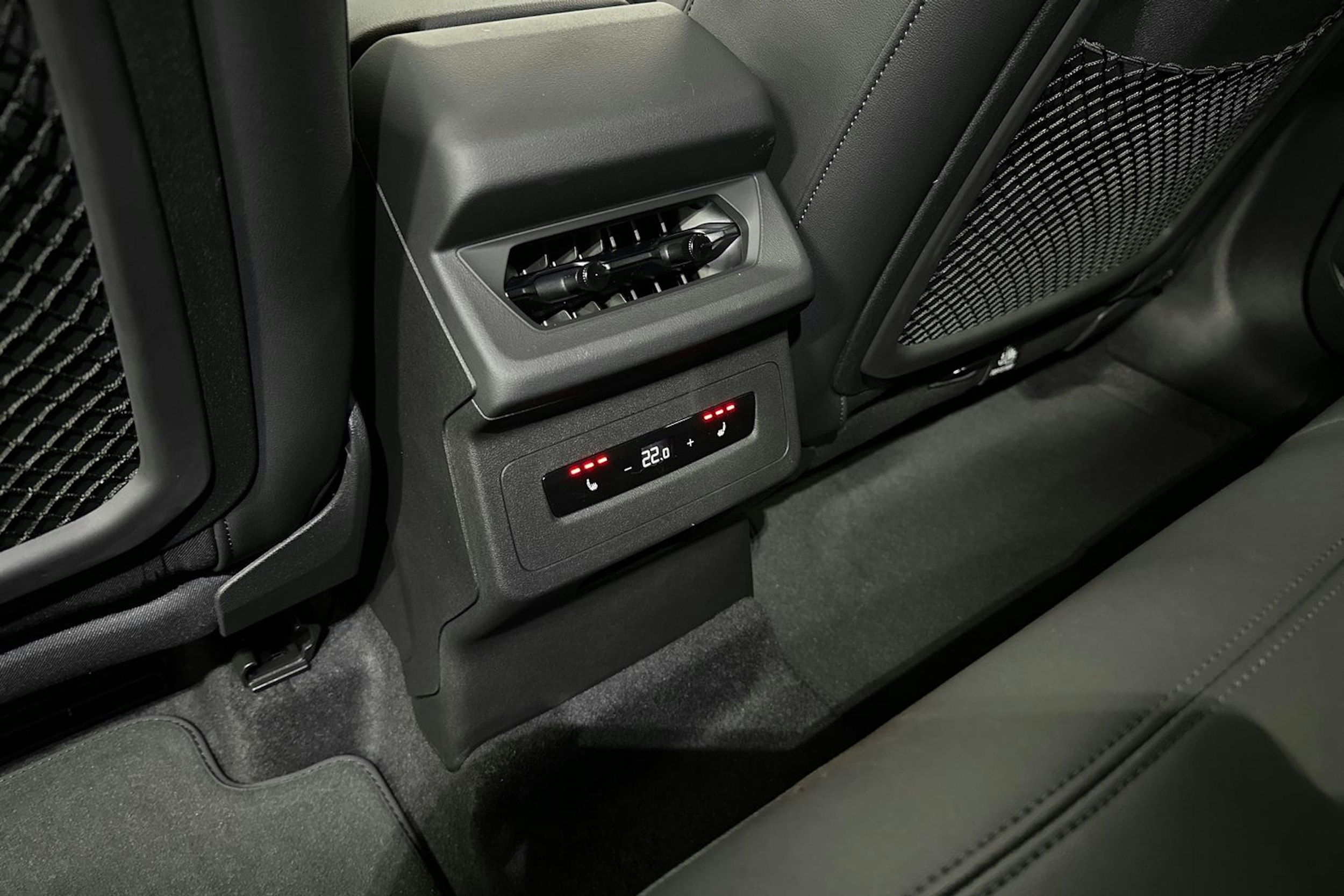 harmaa Audi Q6 e-tron 2025 kuva 14.